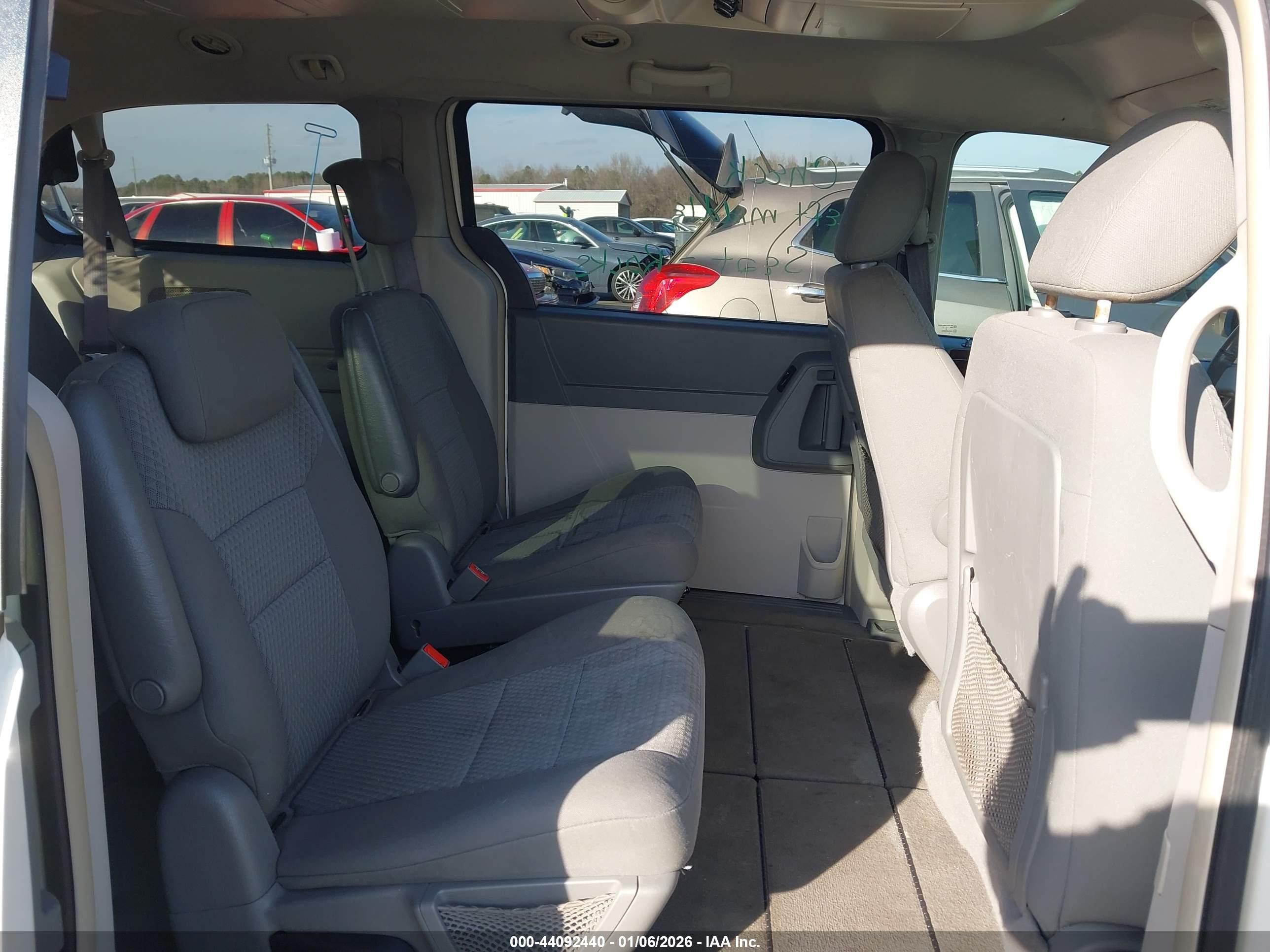 CHRYSLER TOWN image 8