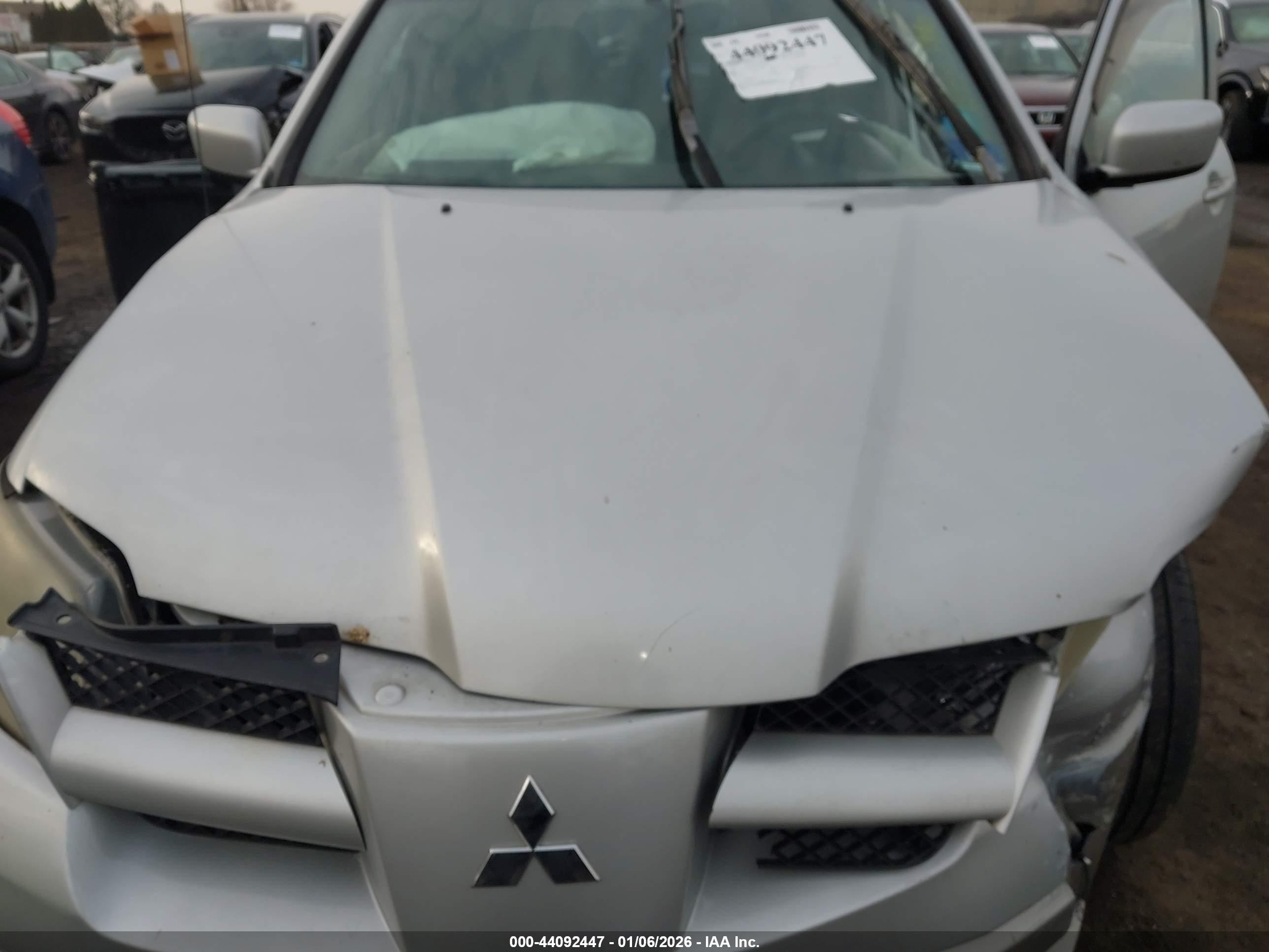 MITSUBISHI OUTLANDER image 10