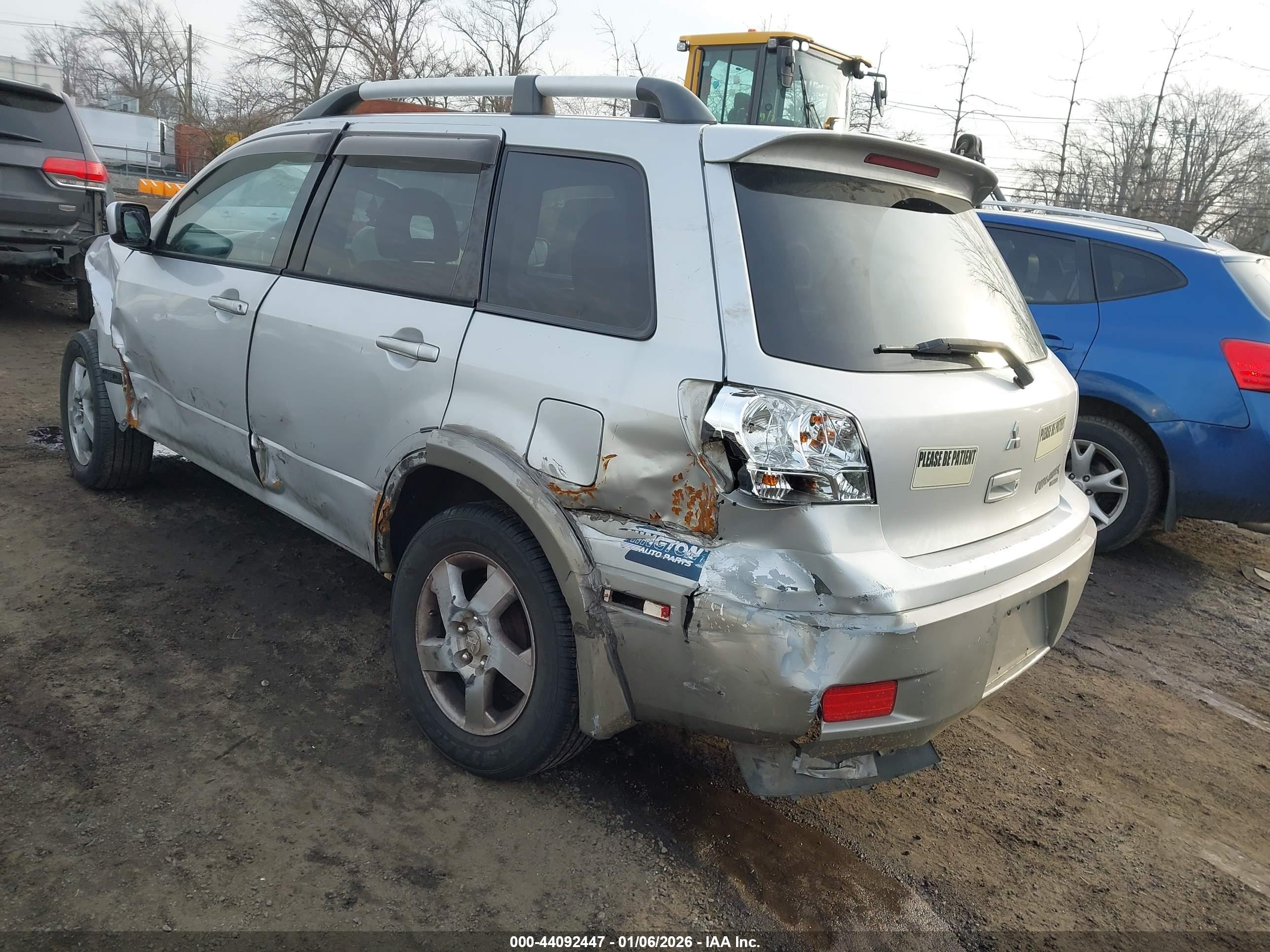 MITSUBISHI OUTLANDER image 3