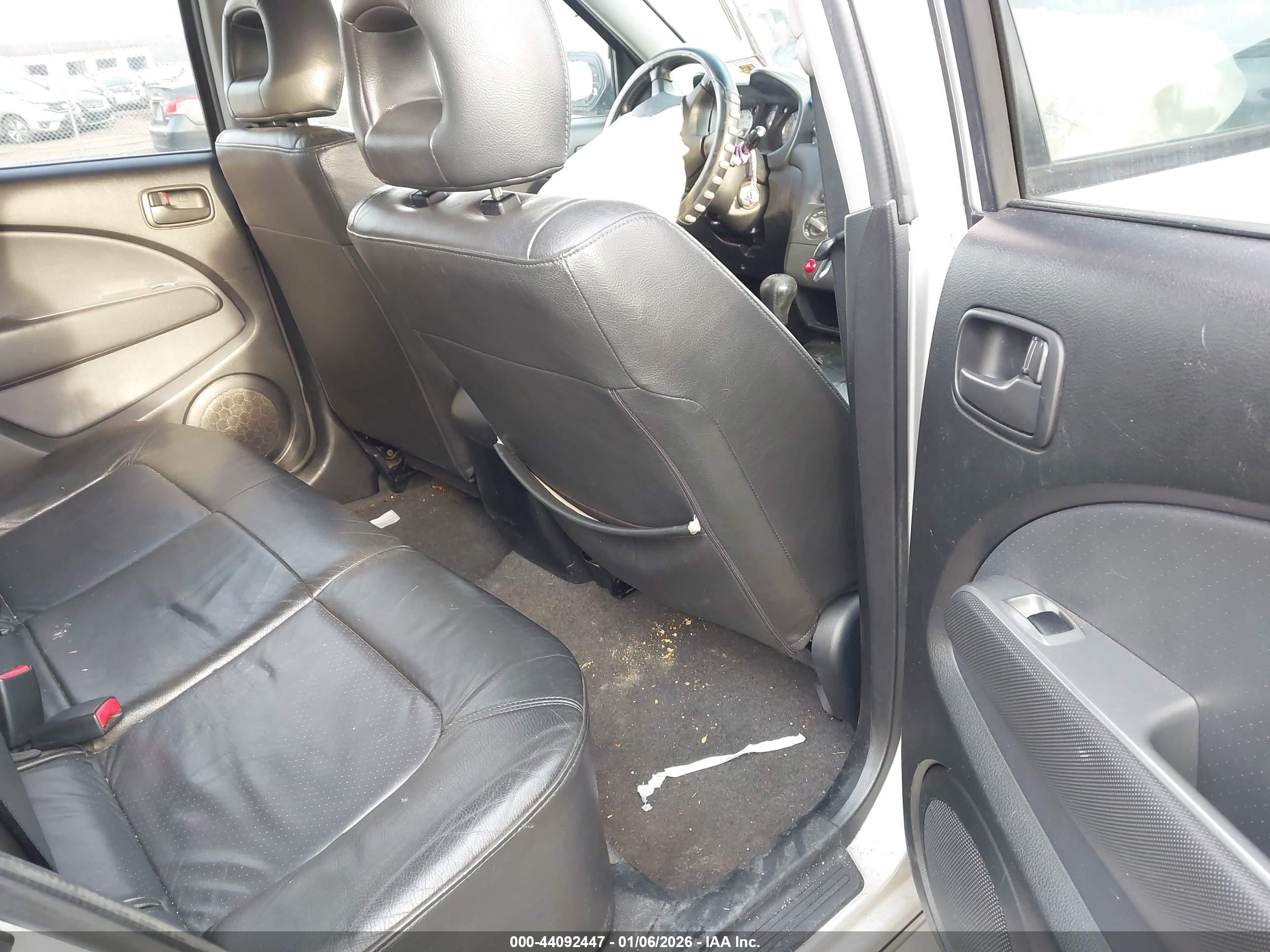 MITSUBISHI OUTLANDER image 8