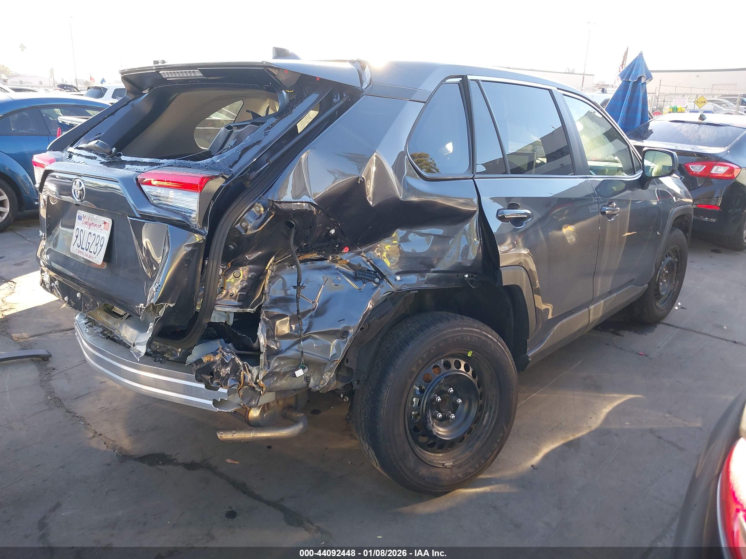 TOYOTA RAV4 image 4