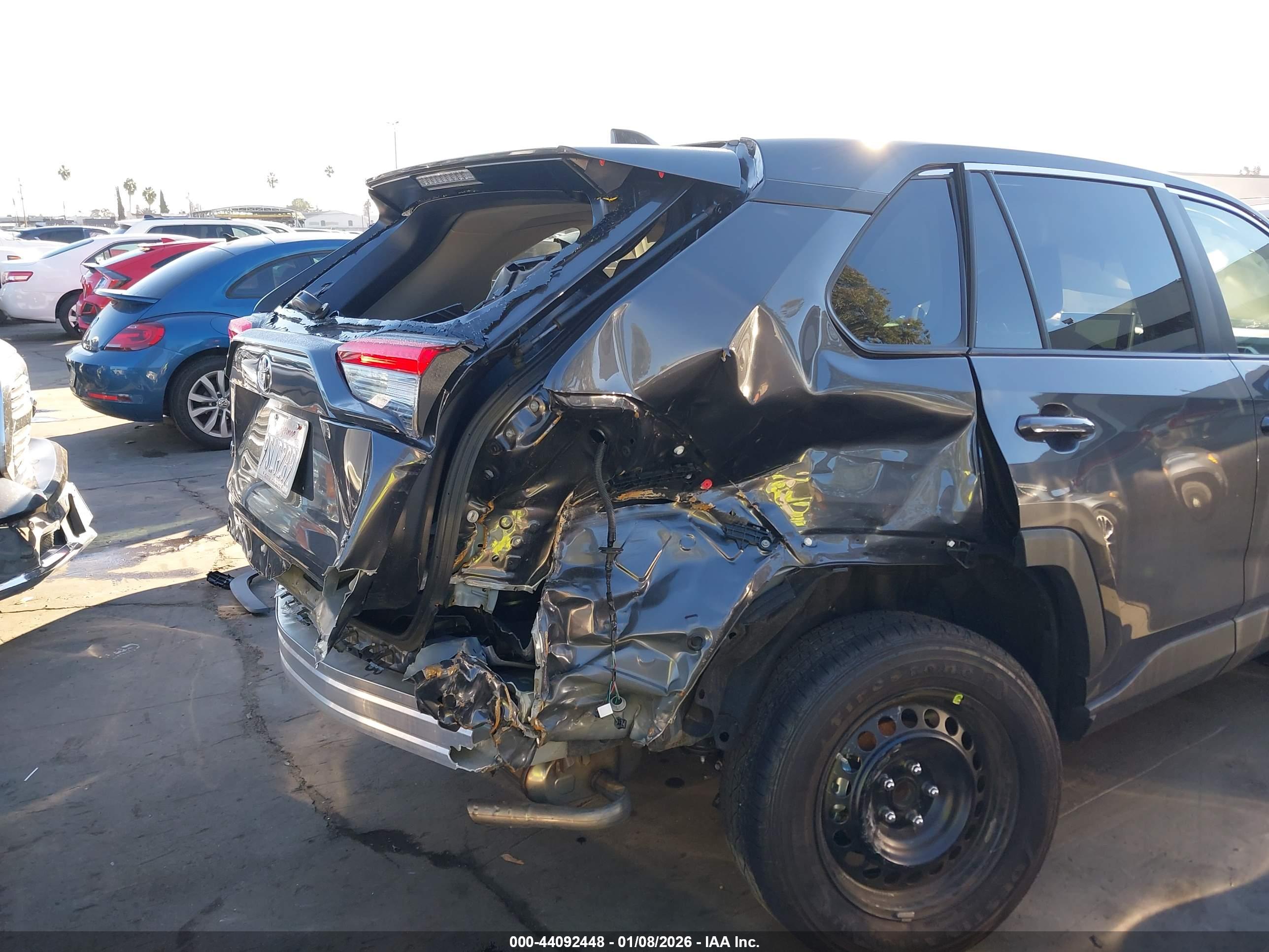 TOYOTA RAV4 image 6