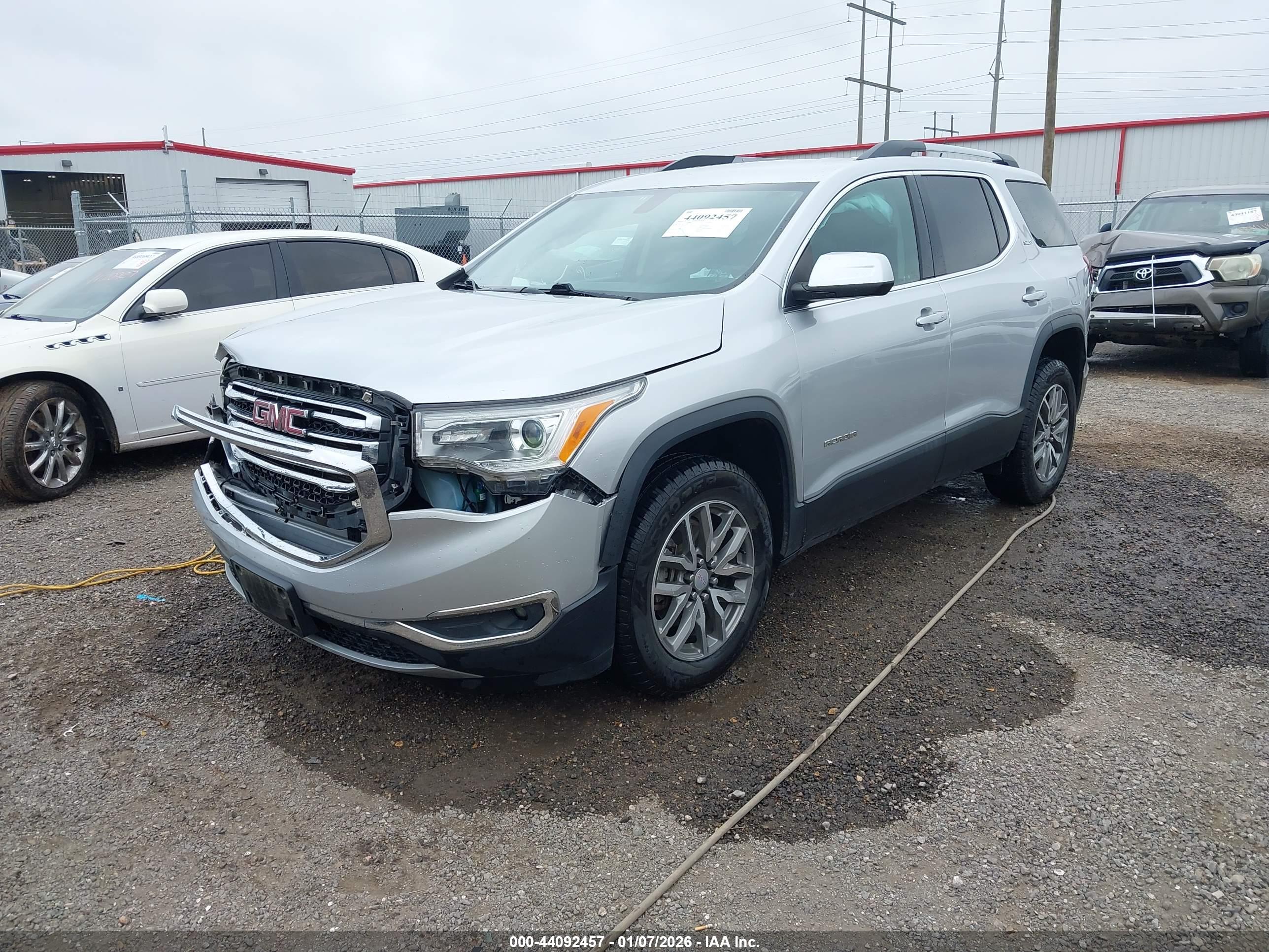 GMC ACADIA image 2