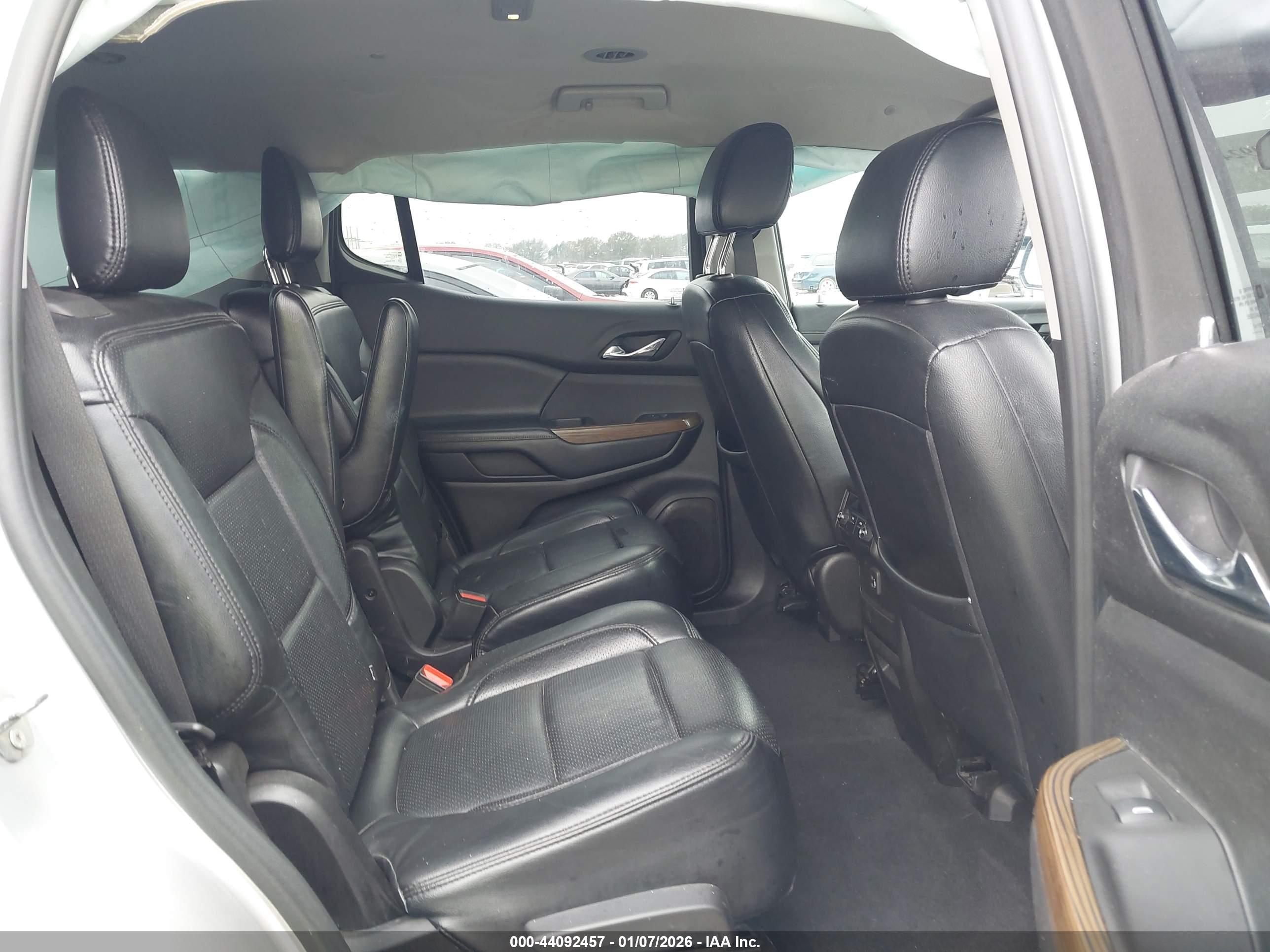 GMC ACADIA image 8