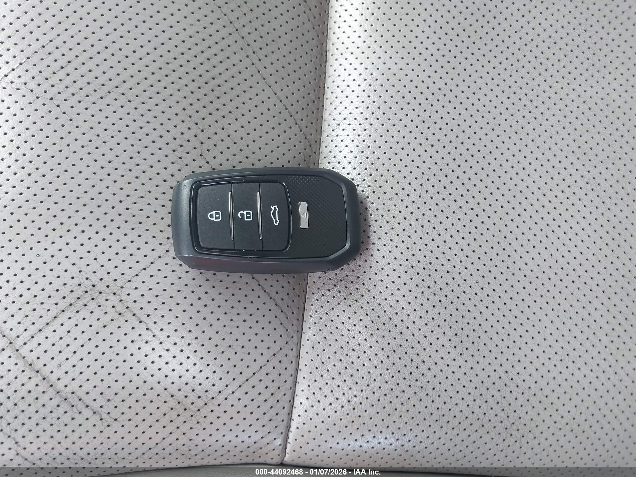 LEXUS IS image 11