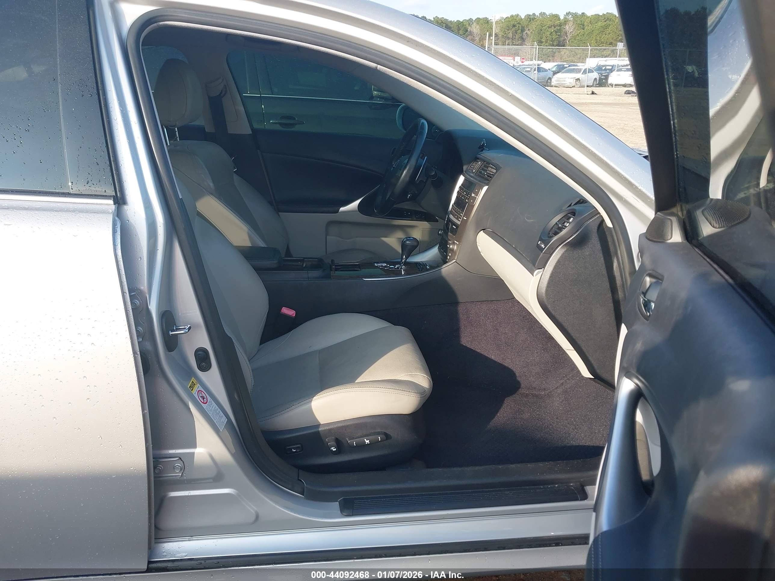 LEXUS IS image 5