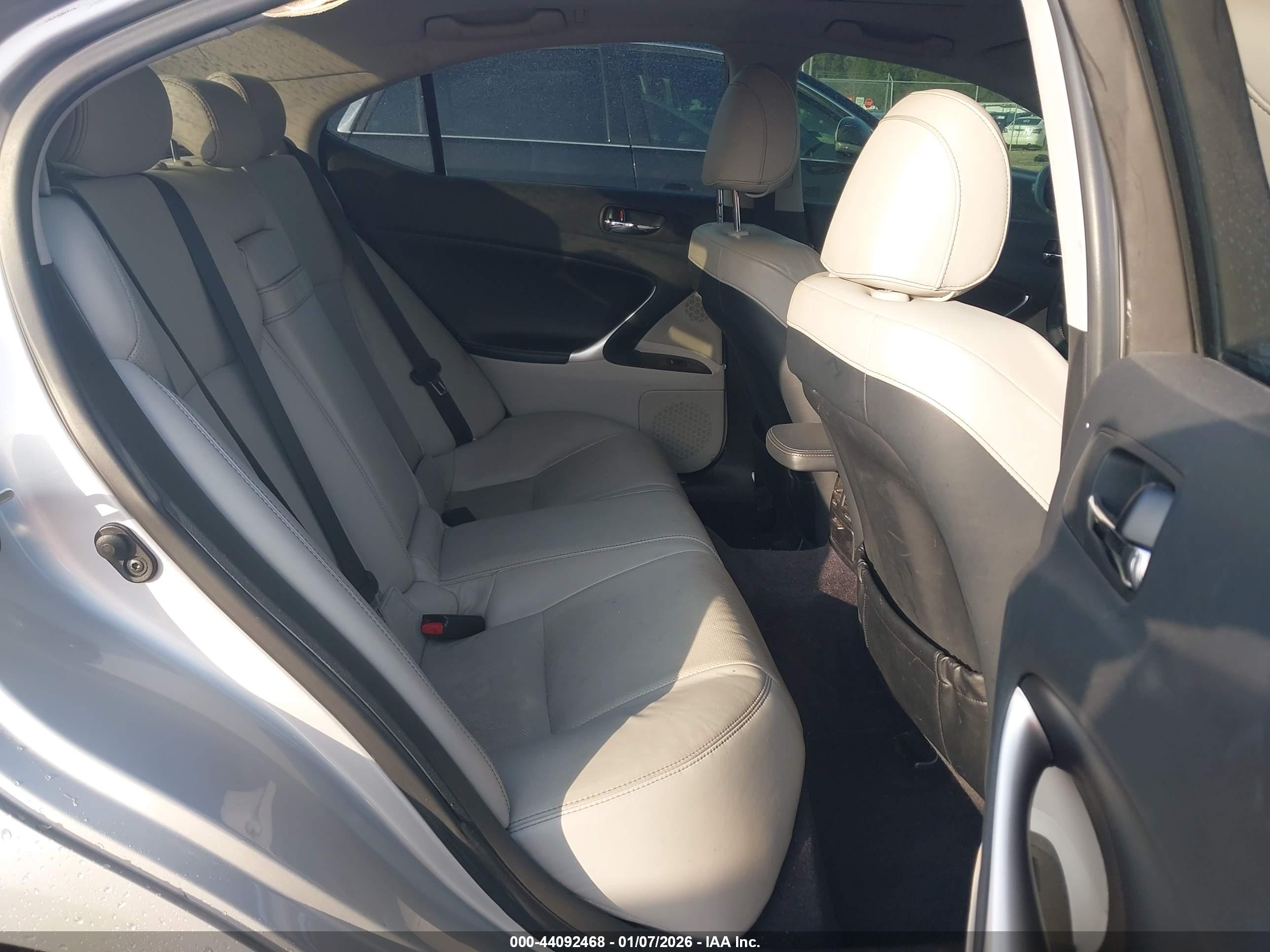 LEXUS IS image 8
