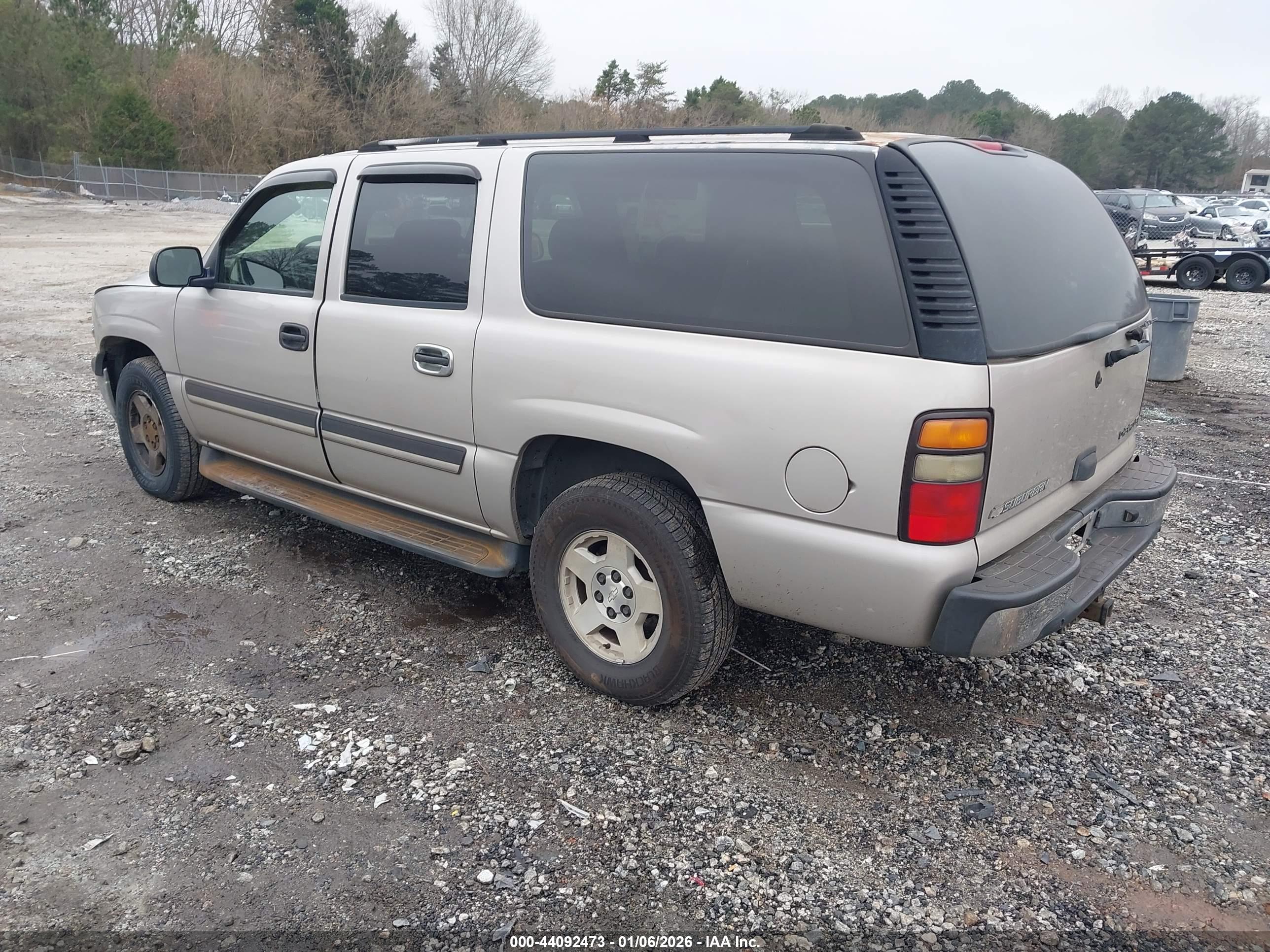 CHEVROLET SUBURBAN image 3