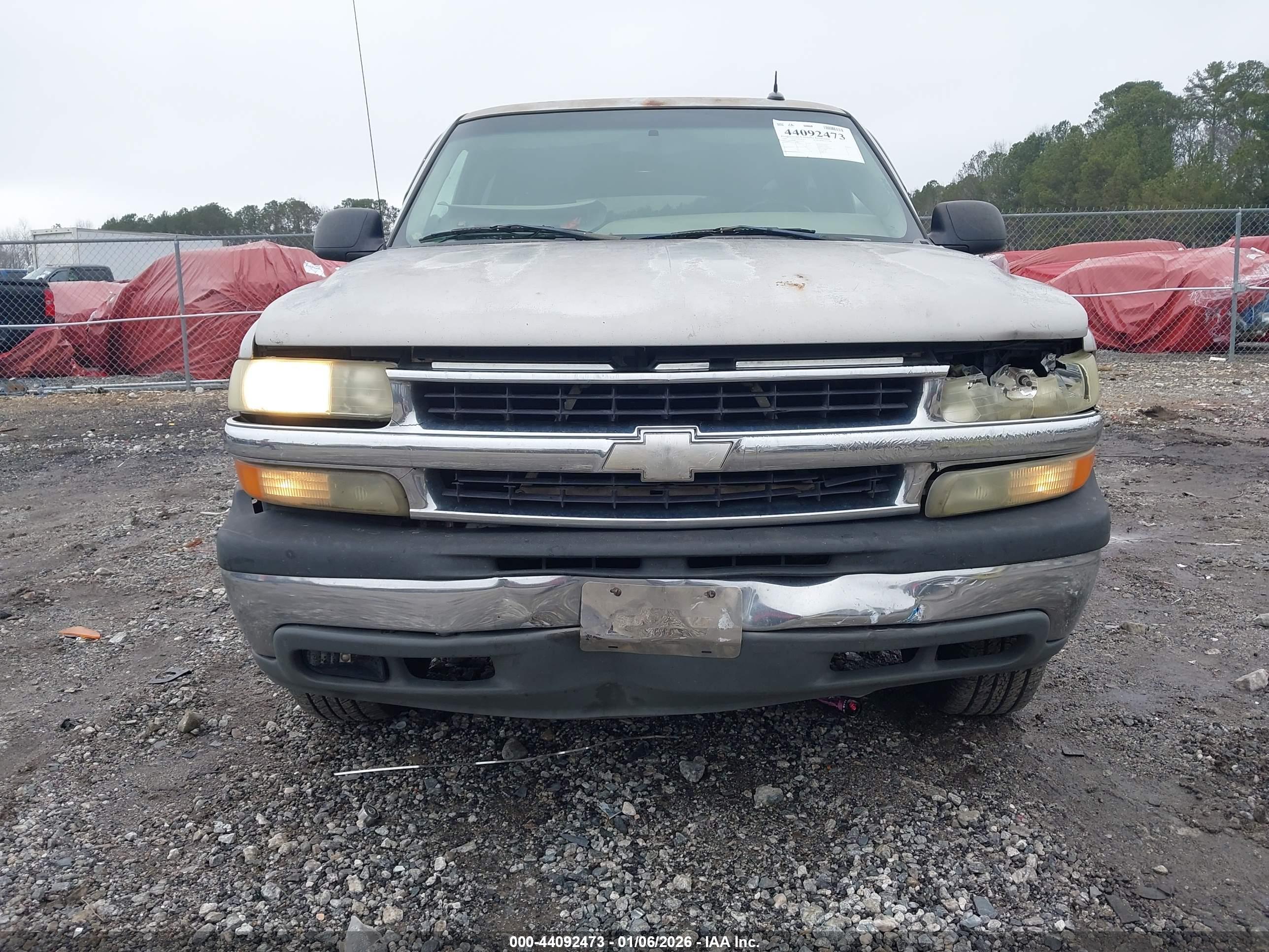 CHEVROLET SUBURBAN image 6