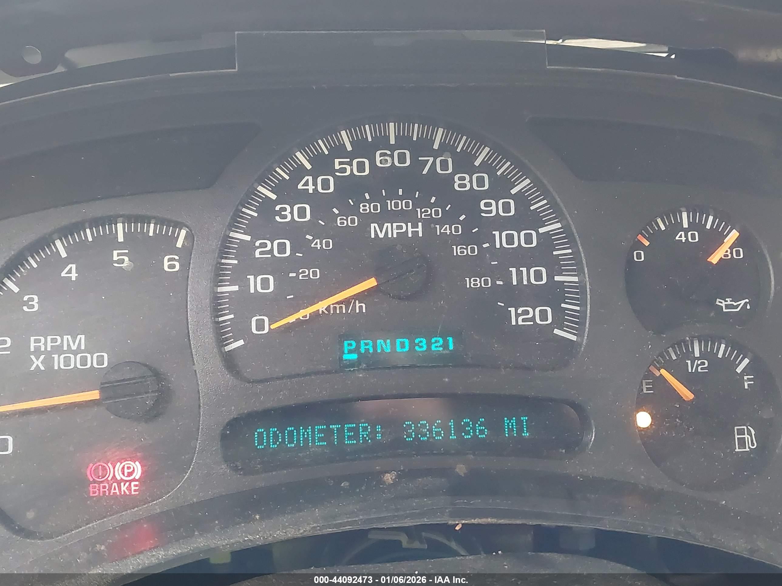 CHEVROLET SUBURBAN image 7