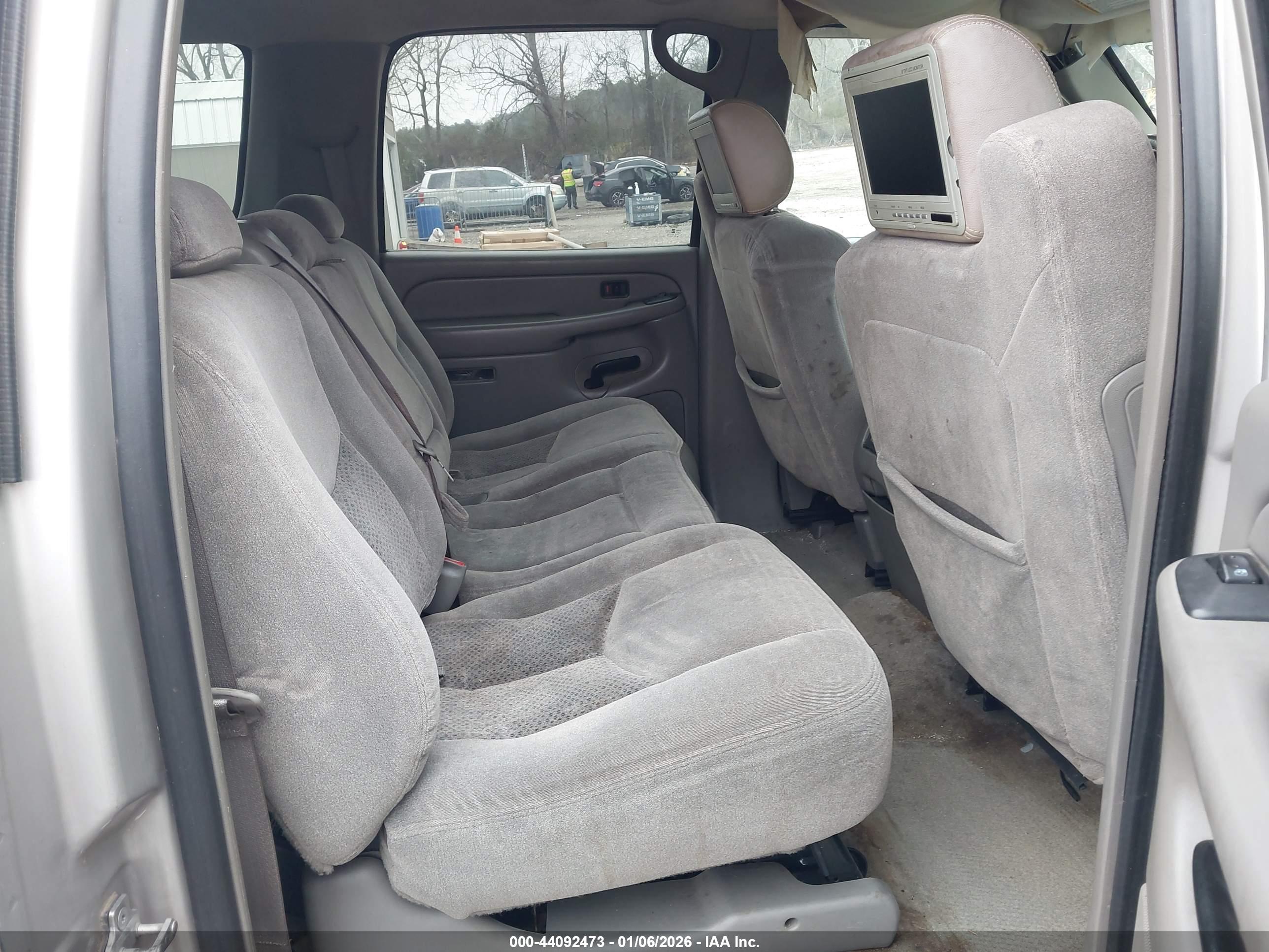 CHEVROLET SUBURBAN image 8