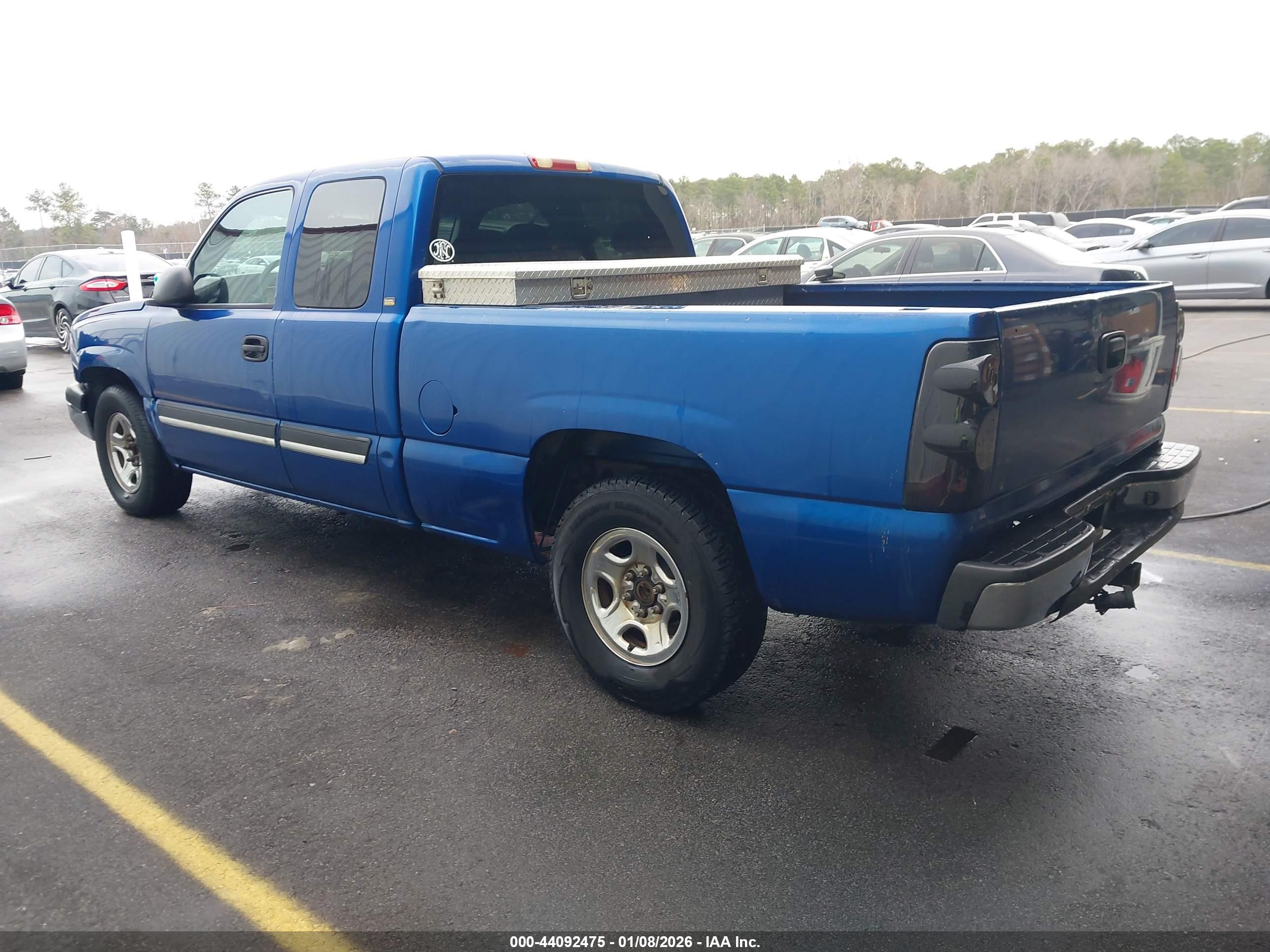 CHEVROLET SILVERADO image 3