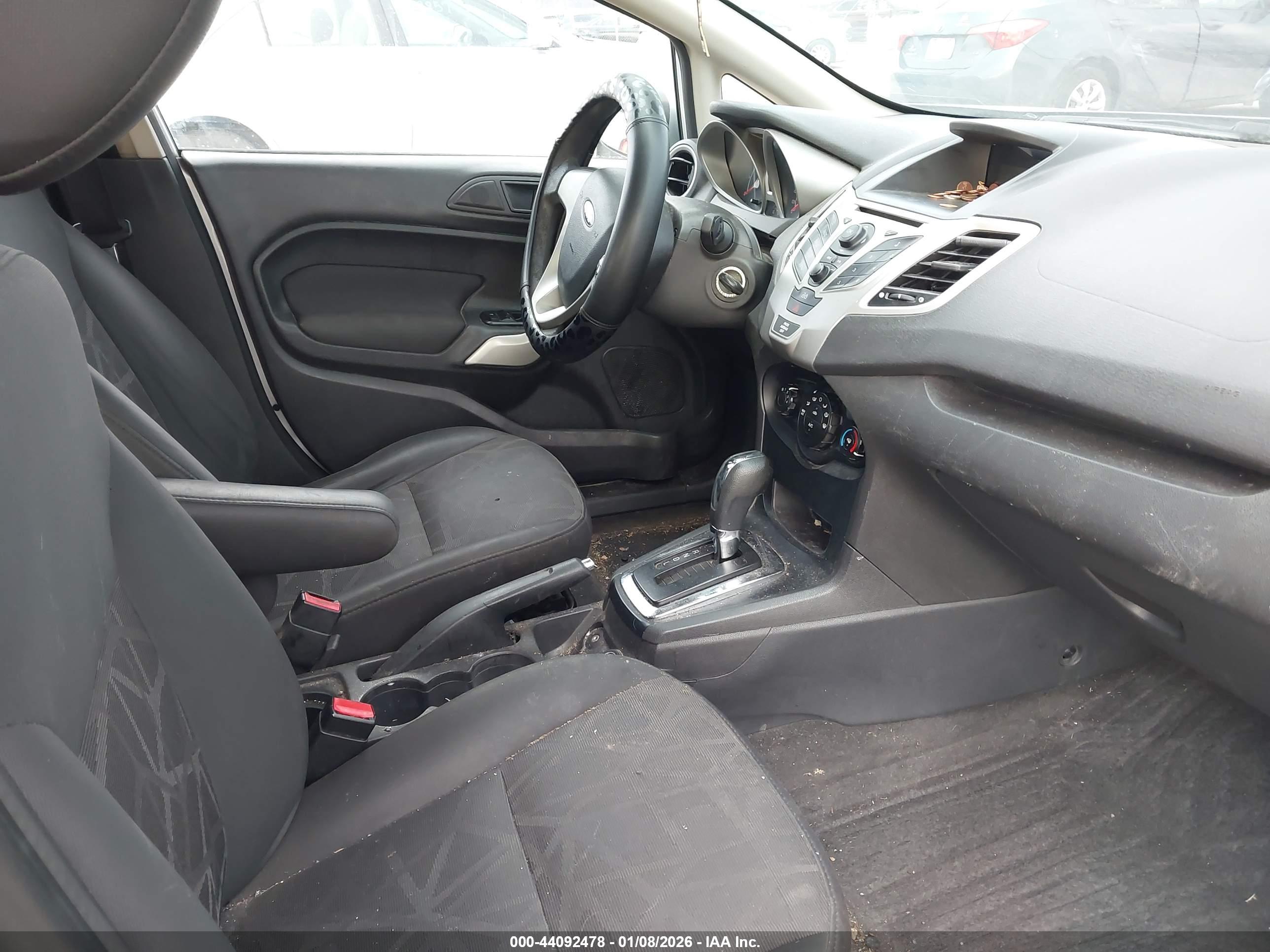 FORD FIESTA image 5