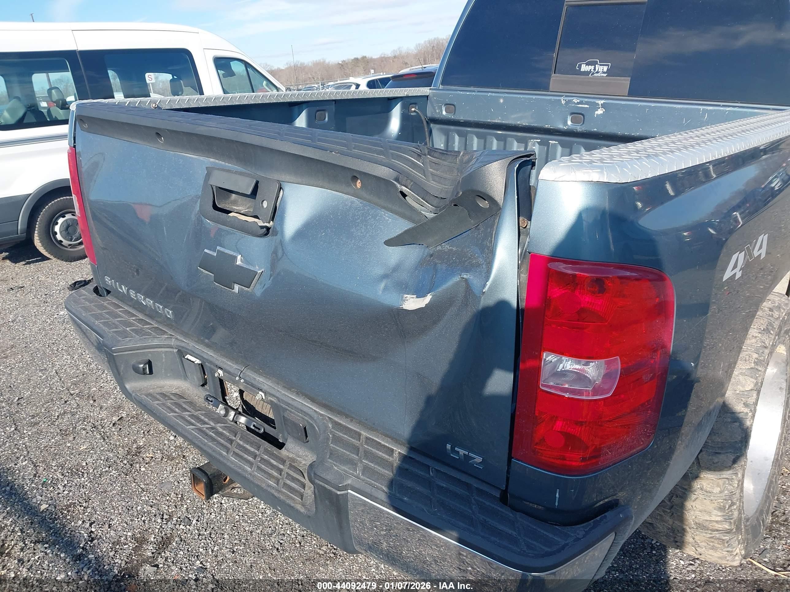 CHEVROLET SILVERADO image 6