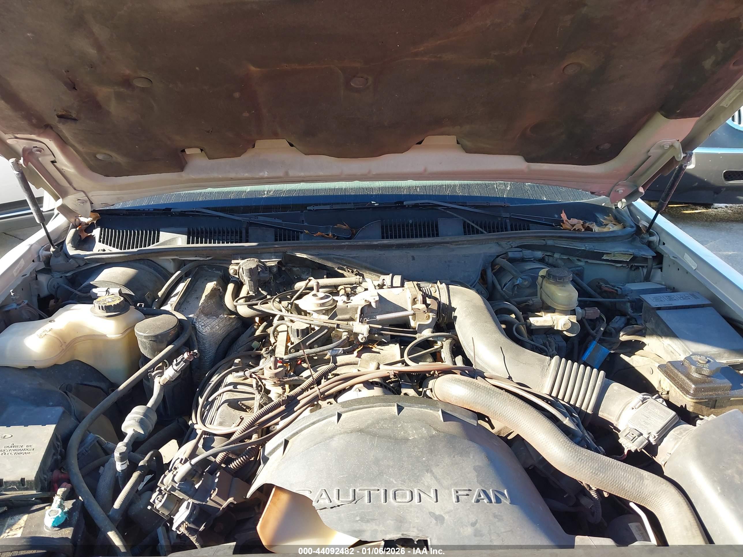 LINCOLN TOWN image 10