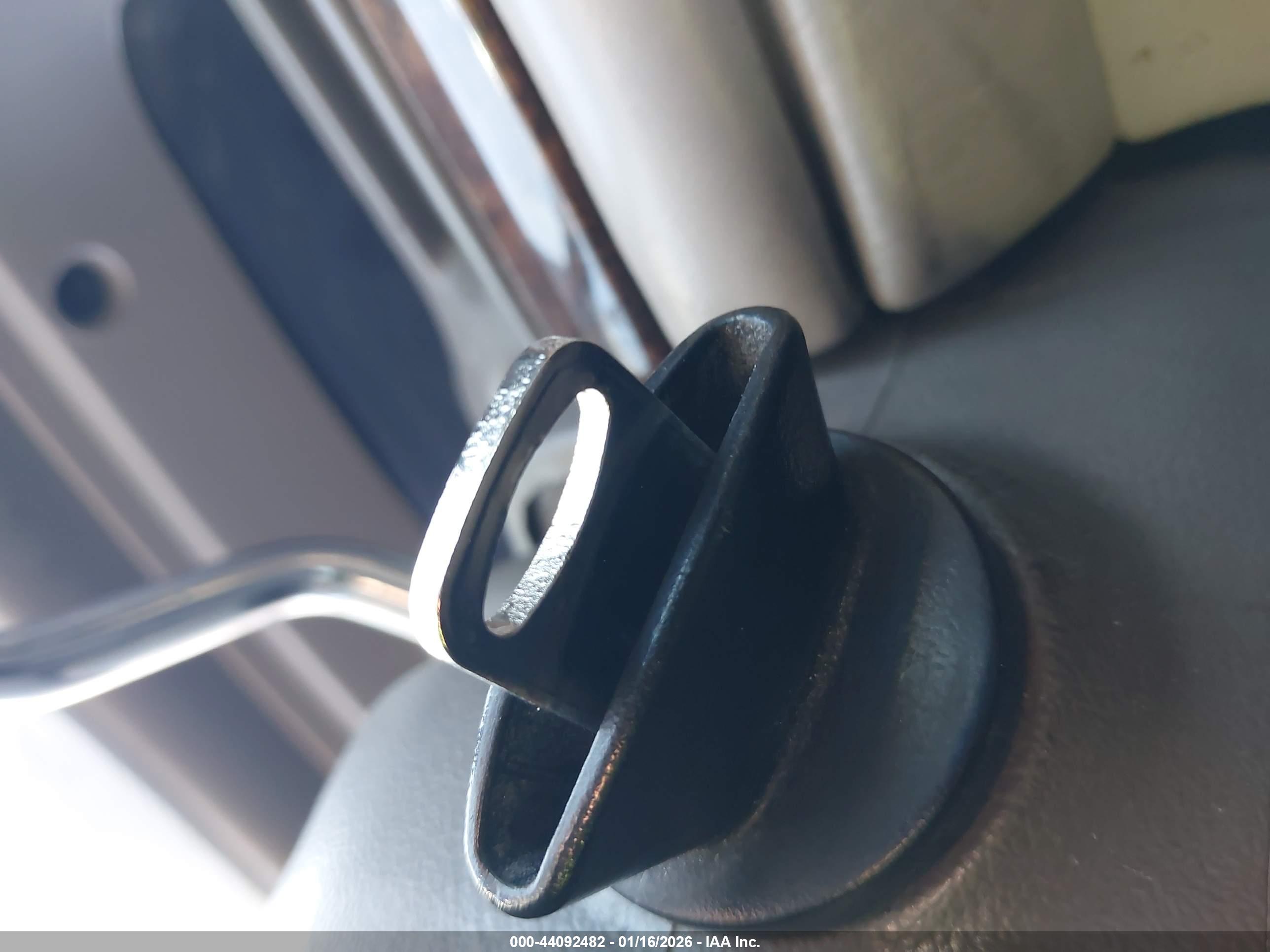 LINCOLN TOWN image 11