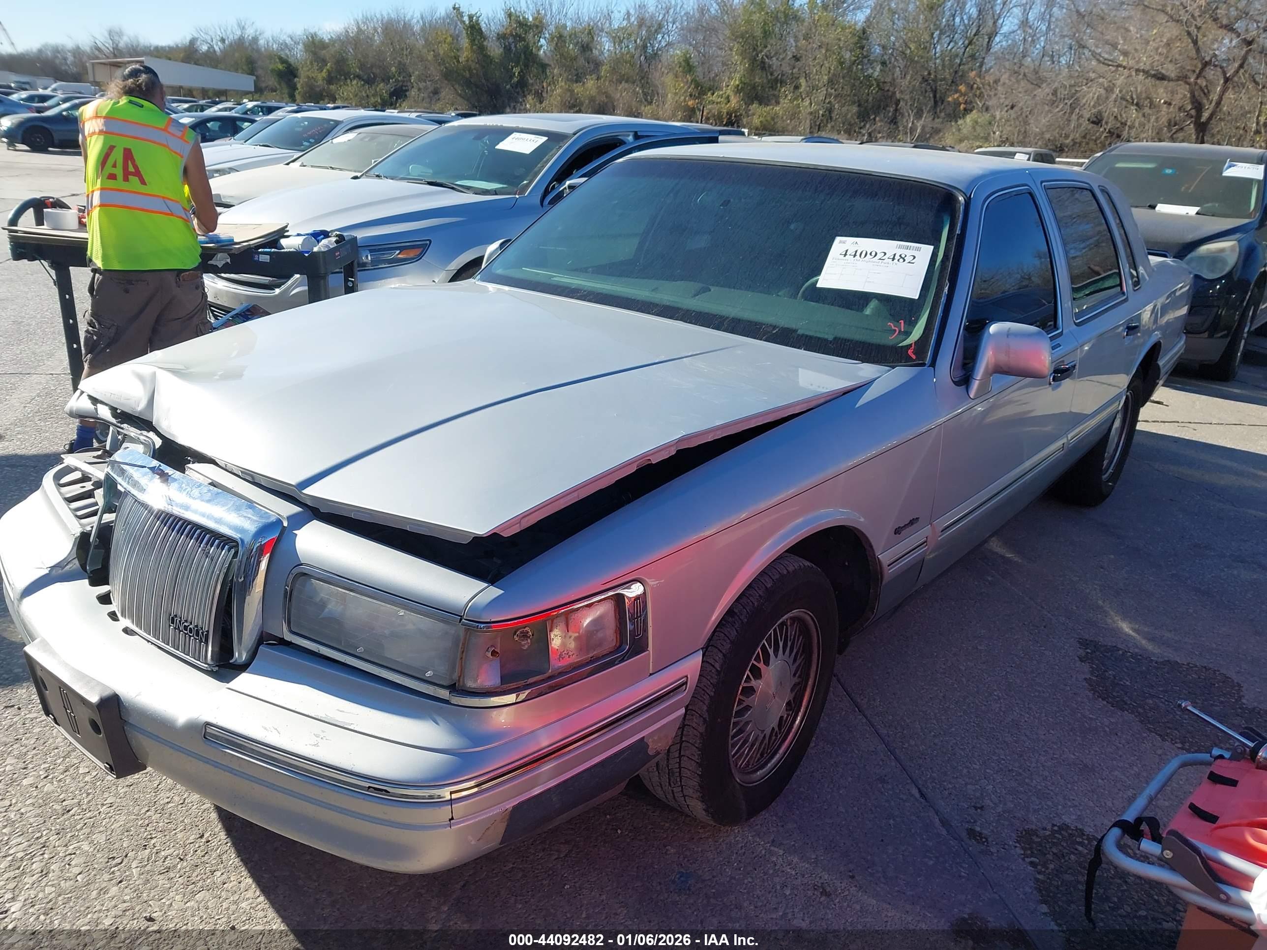LINCOLN TOWN image 2