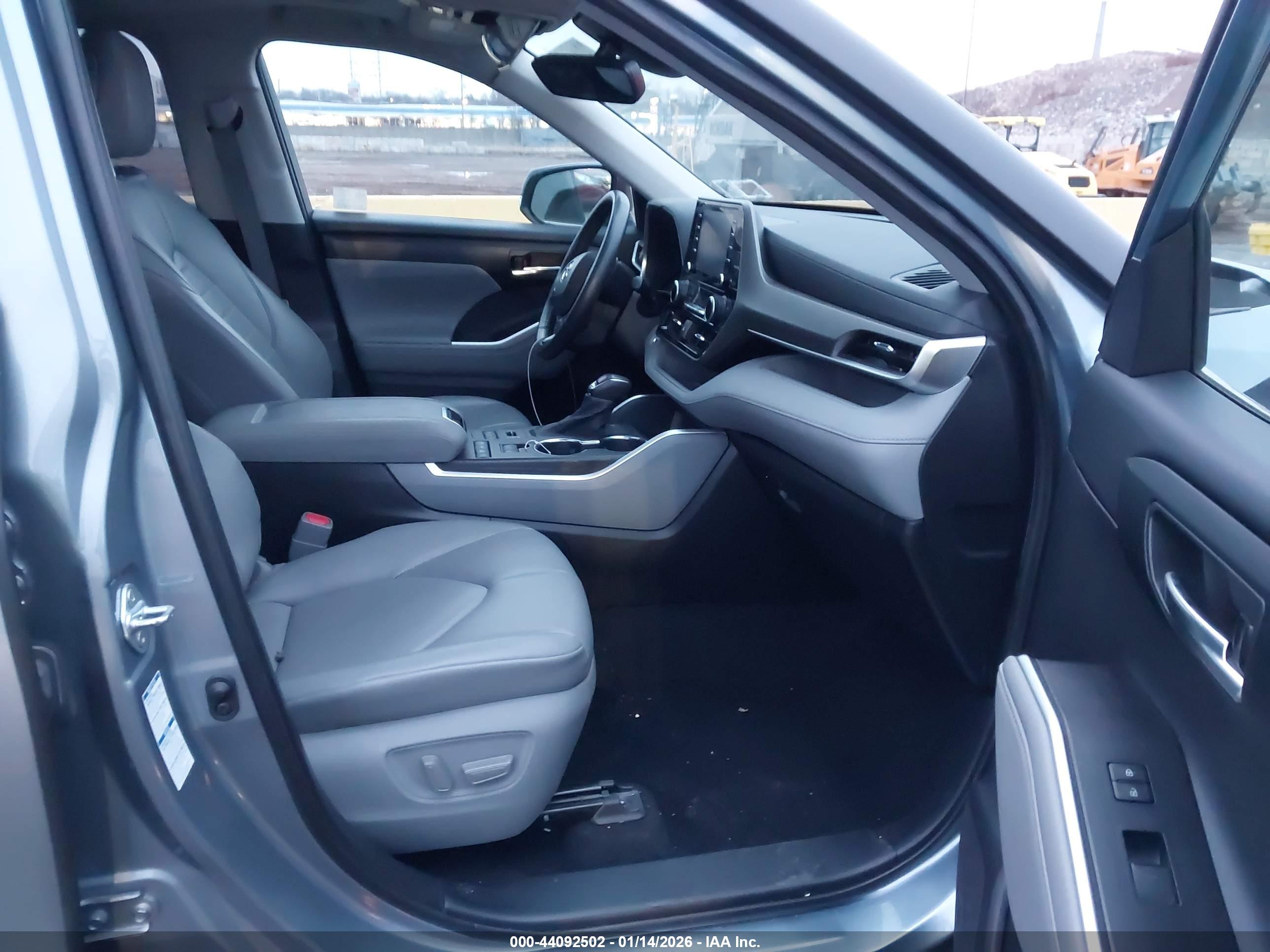 TOYOTA HIGHLANDER image 5
