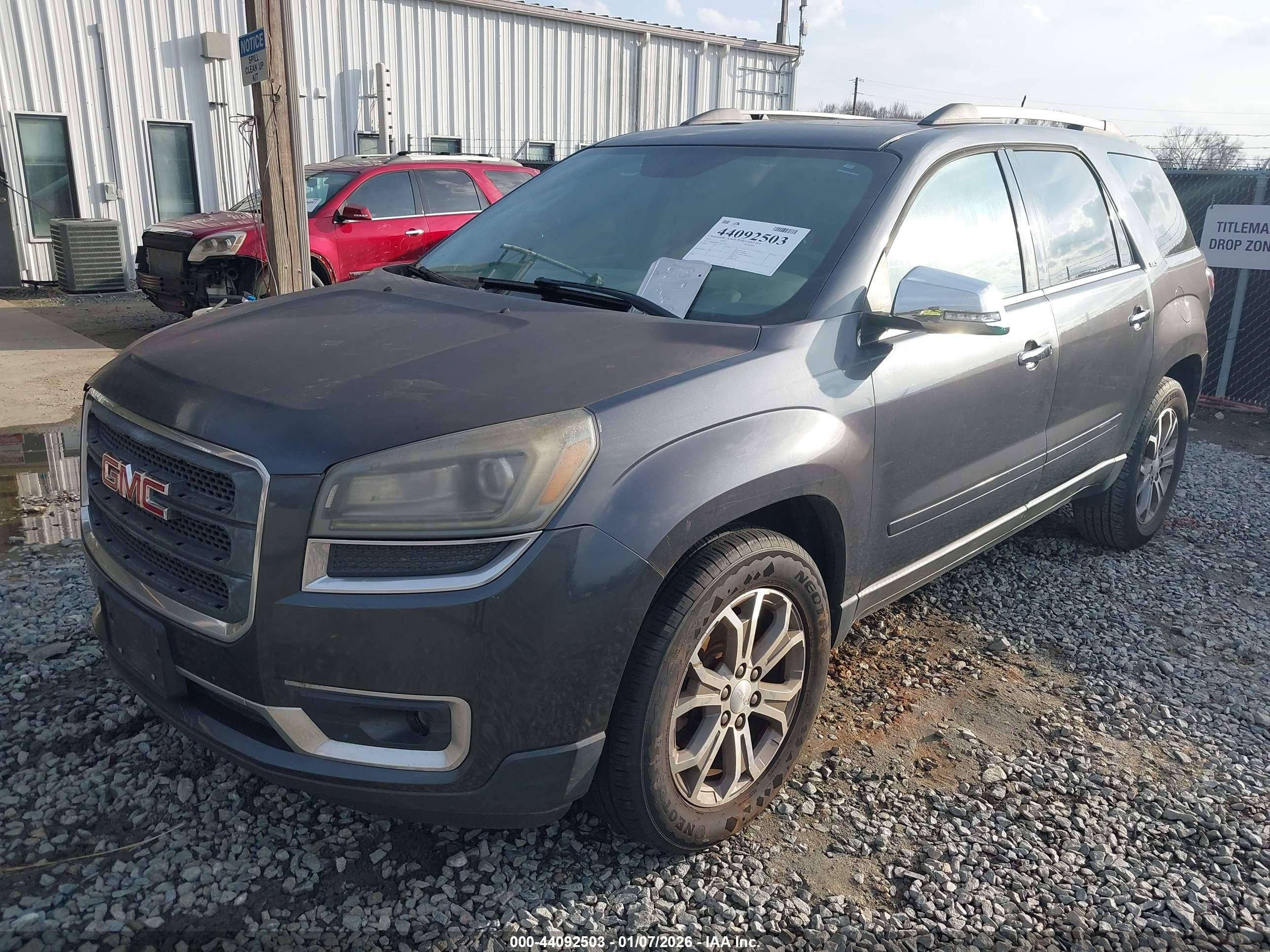 GMC ACADIA image 2