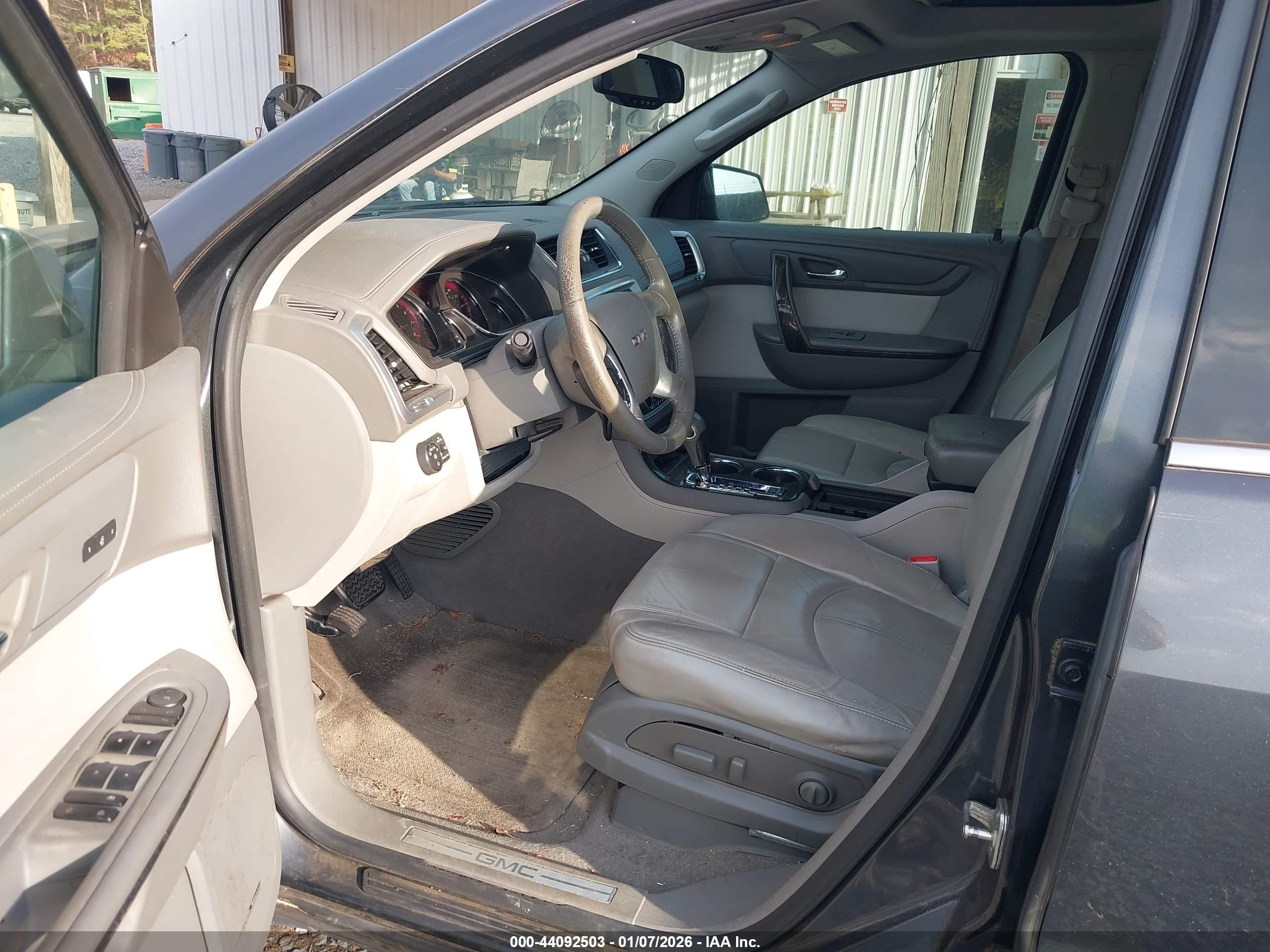 GMC ACADIA image 5