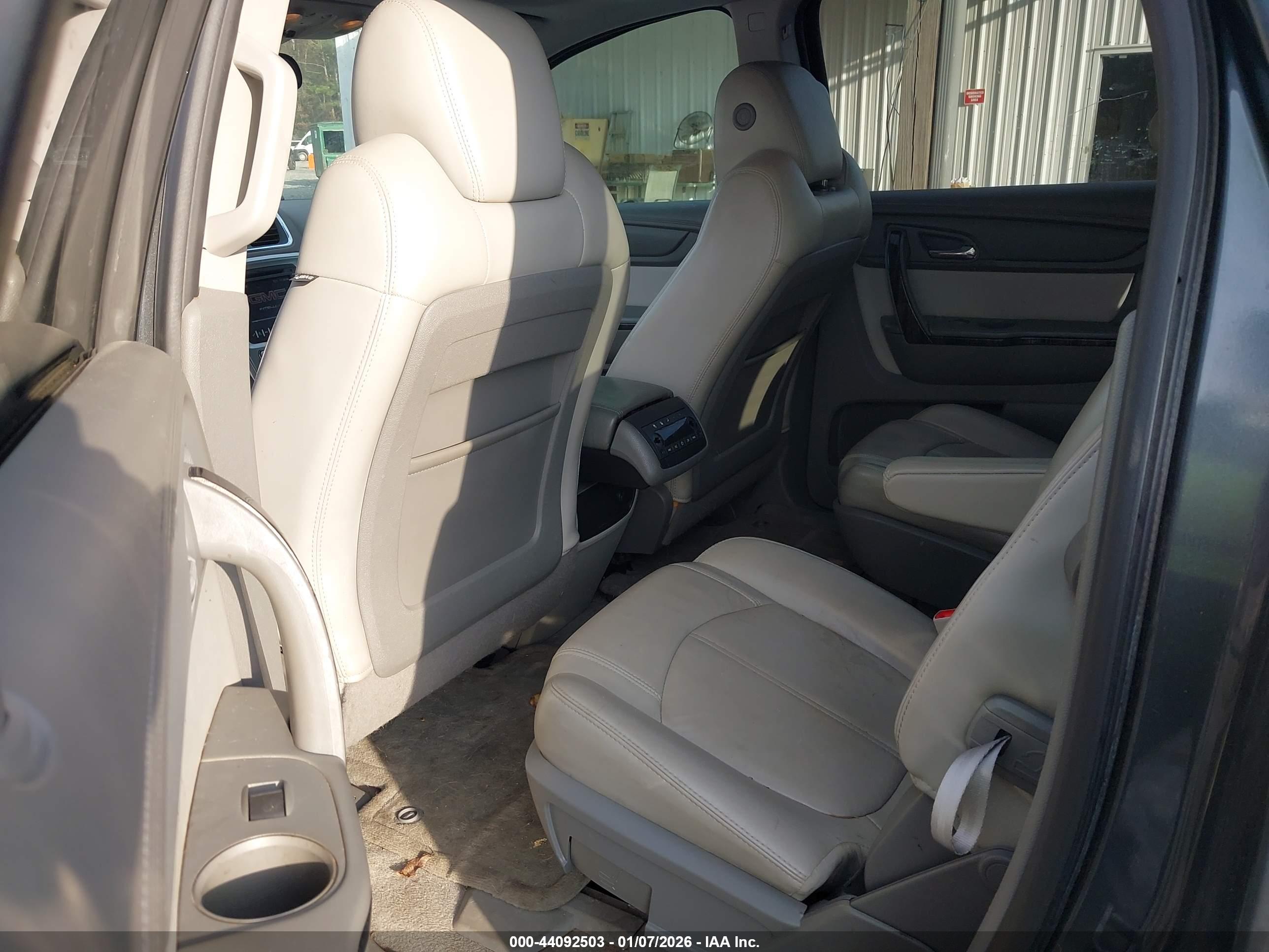 GMC ACADIA image 8