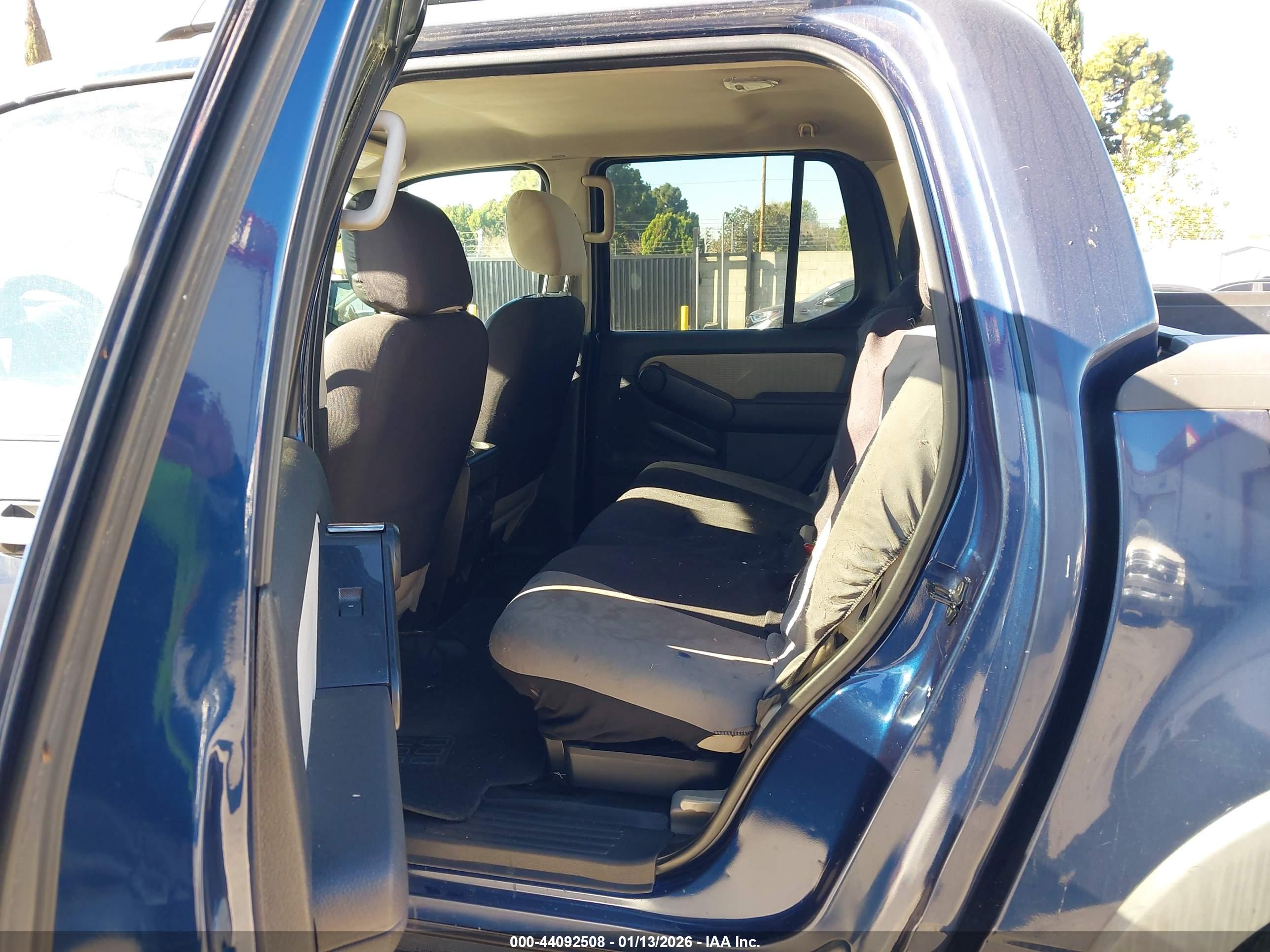 FORD EXPLORER image 8