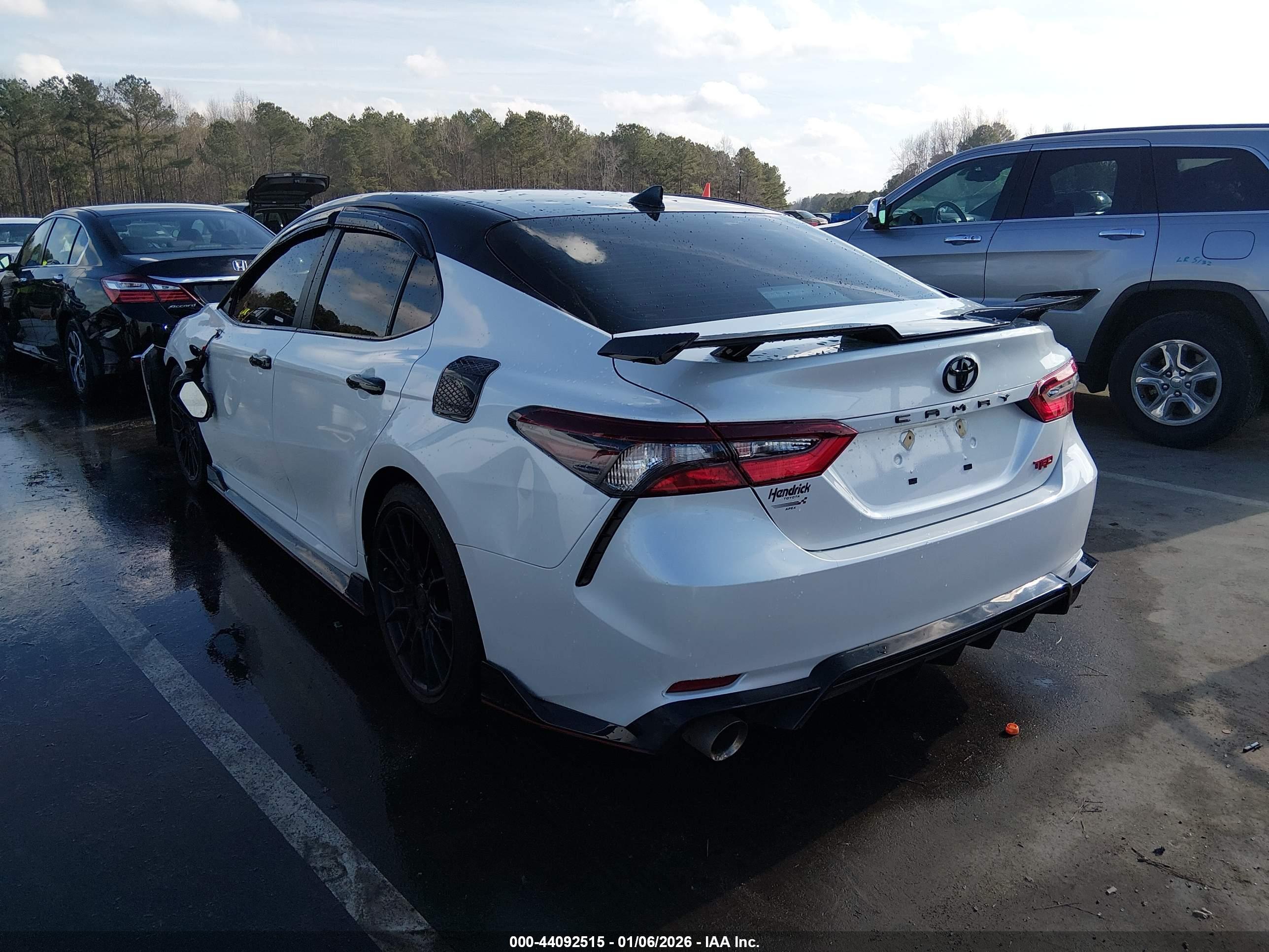 TOYOTA CAMRY image 3