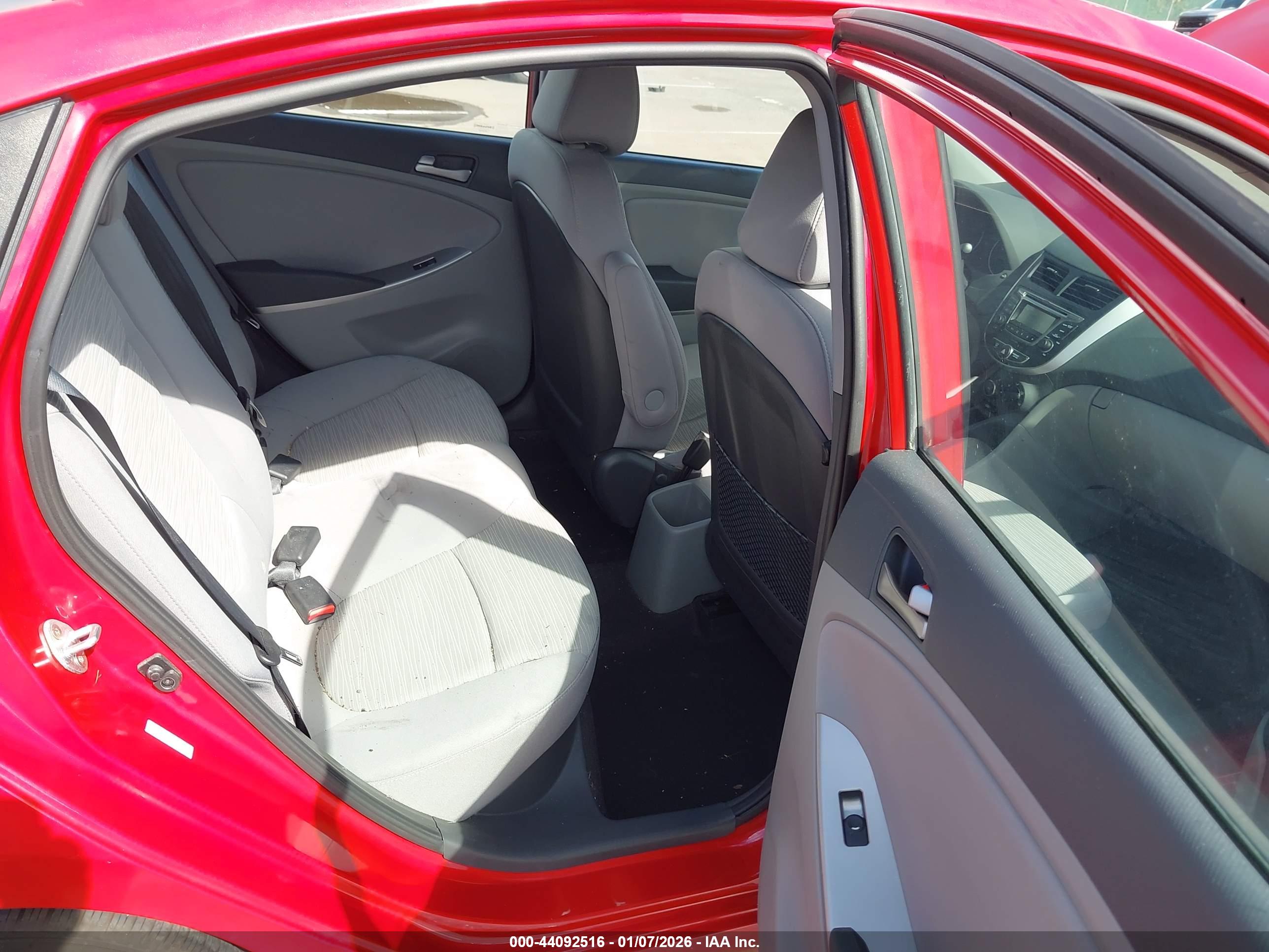 HYUNDAI ACCENT image 8