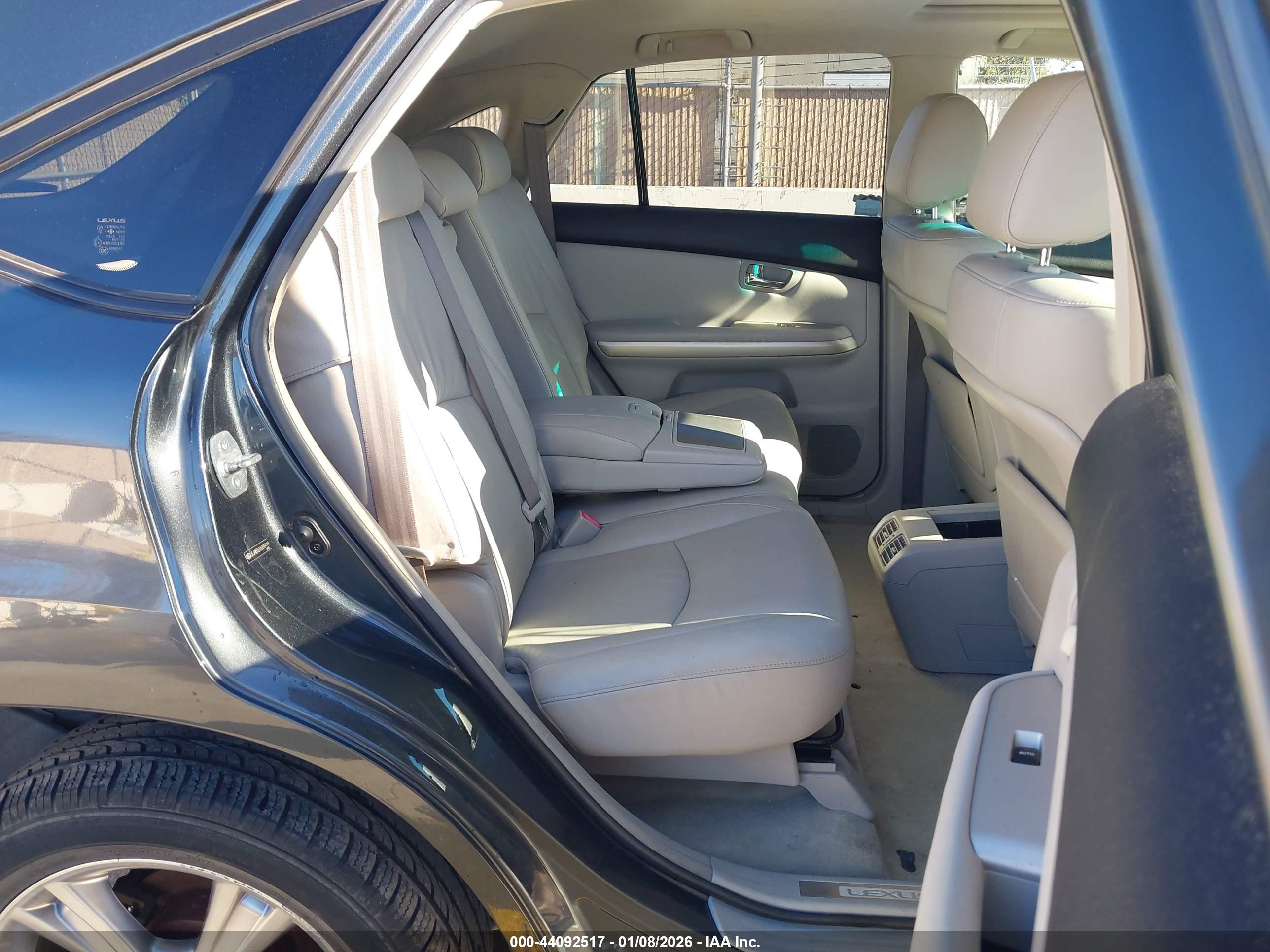 LEXUS RX image 8