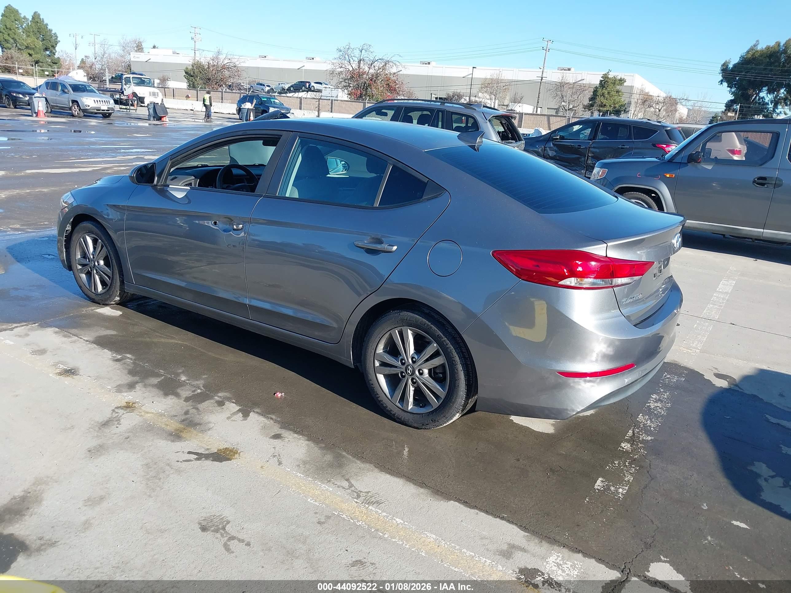 HYUNDAI ELANTRA image 3