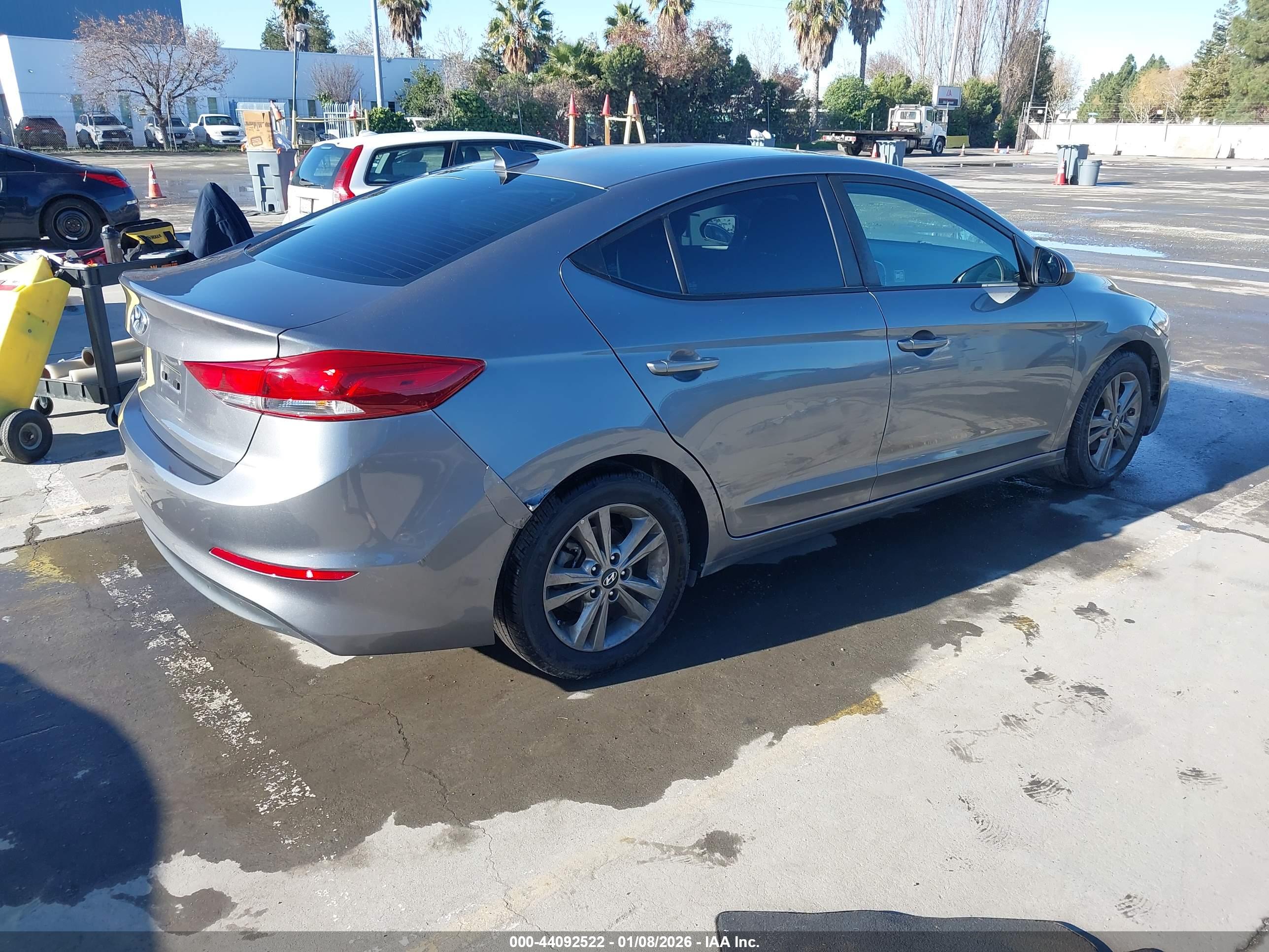 HYUNDAI ELANTRA image 4