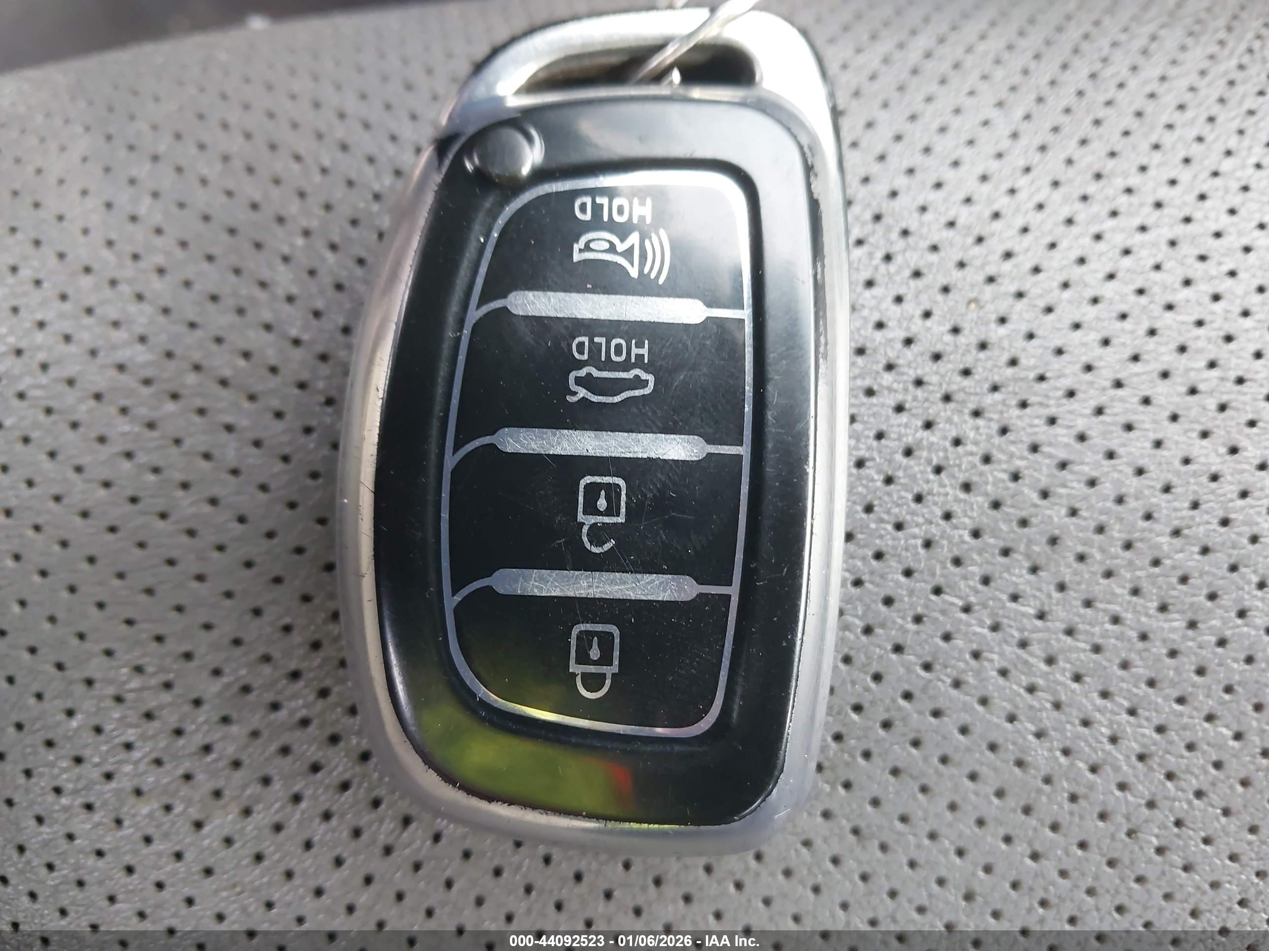HYUNDAI ELANTRA image 11