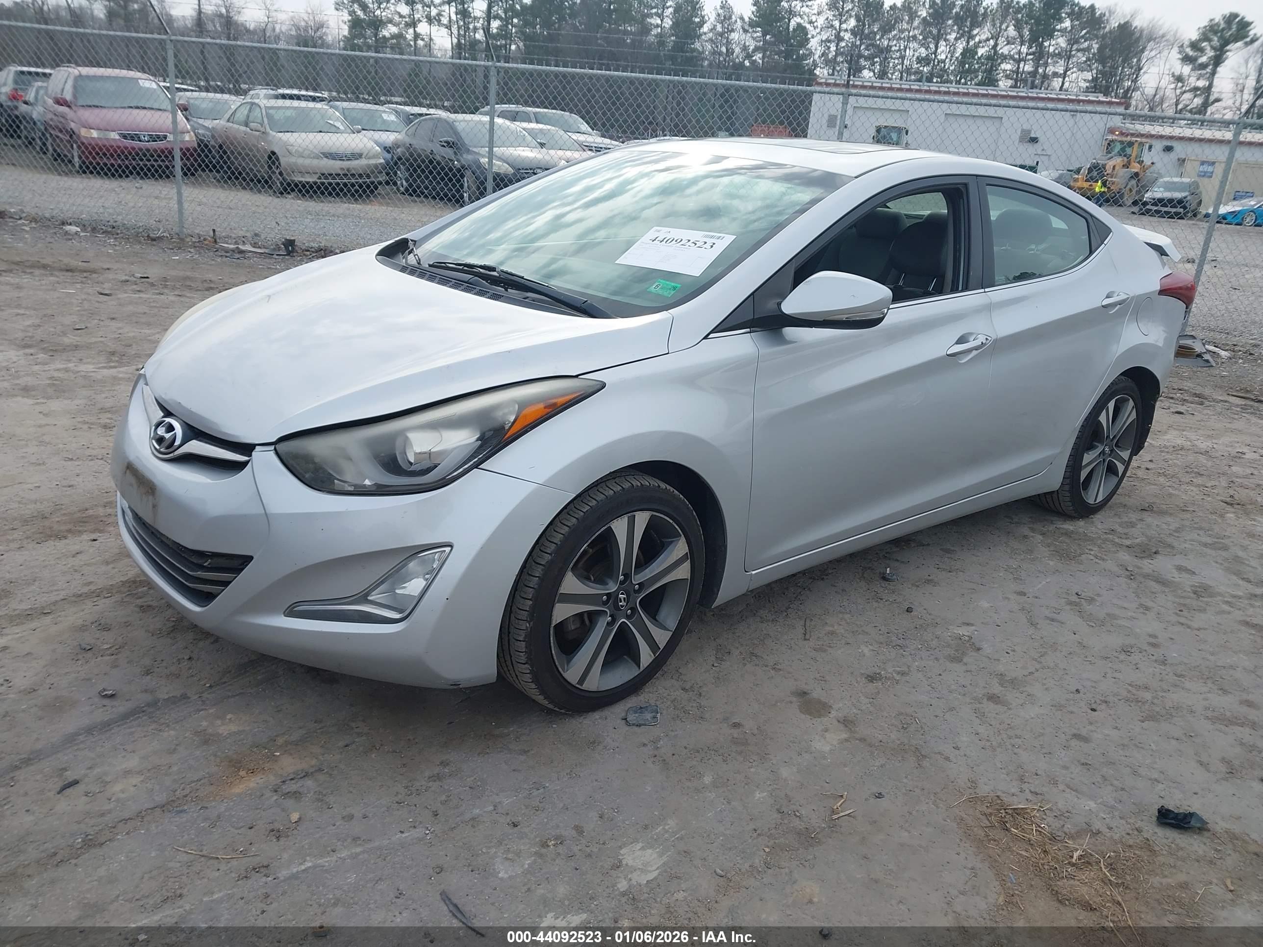 HYUNDAI ELANTRA image 2