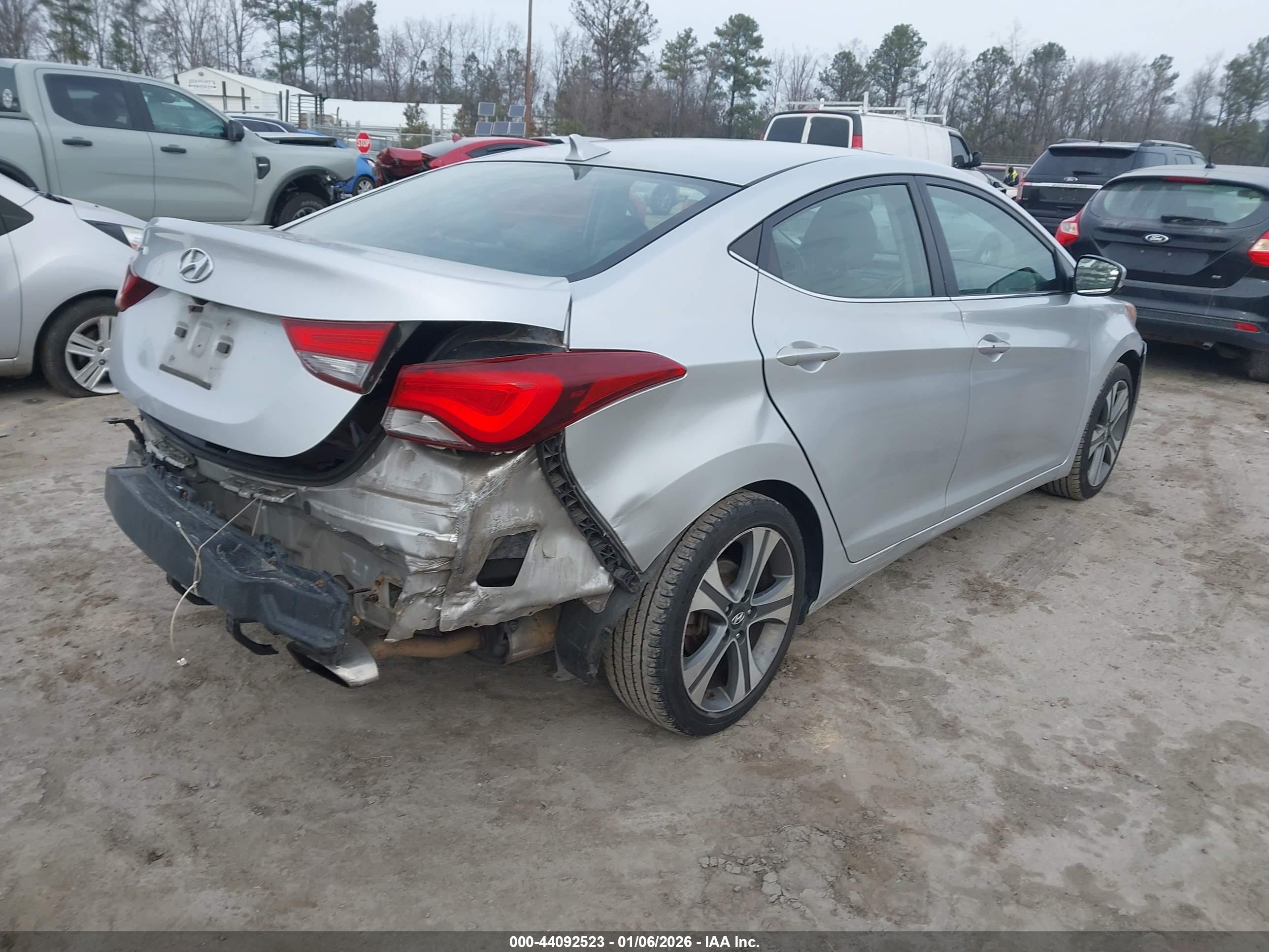 HYUNDAI ELANTRA image 4
