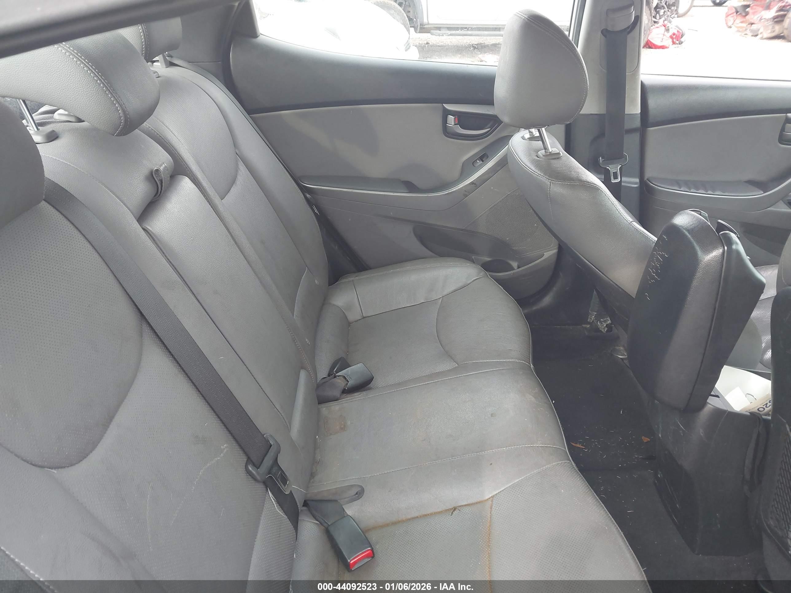 HYUNDAI ELANTRA image 8