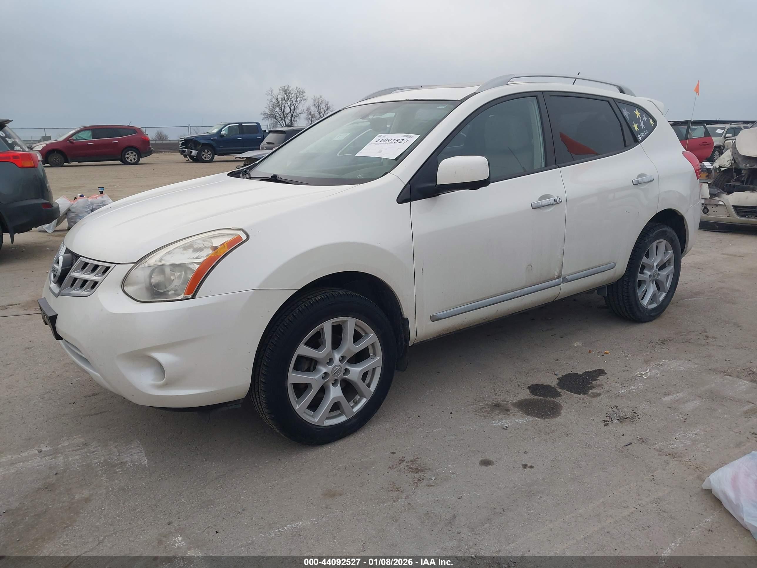 NISSAN ROGUE image 2