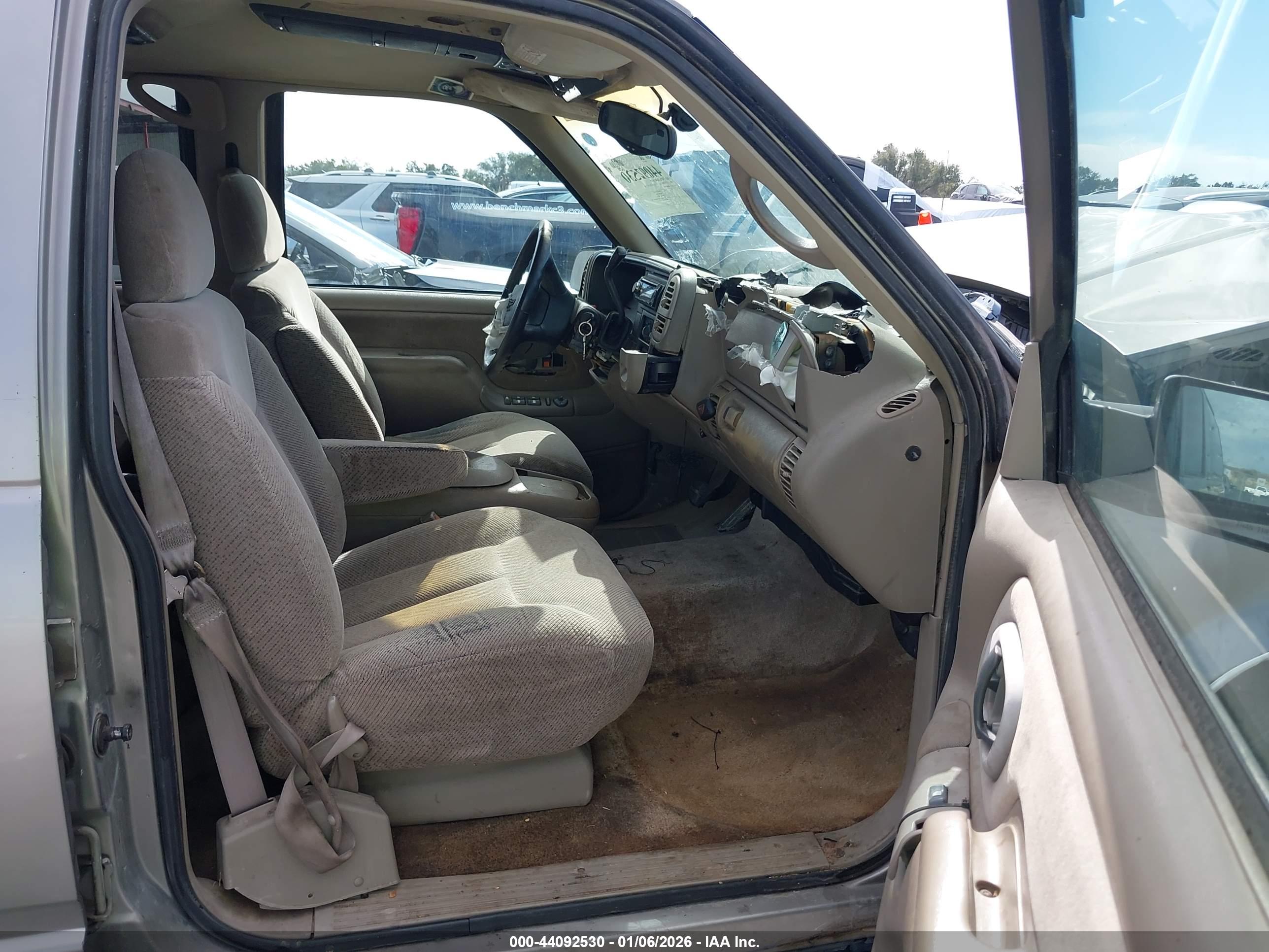 CHEVROLET SUBURBAN image 5