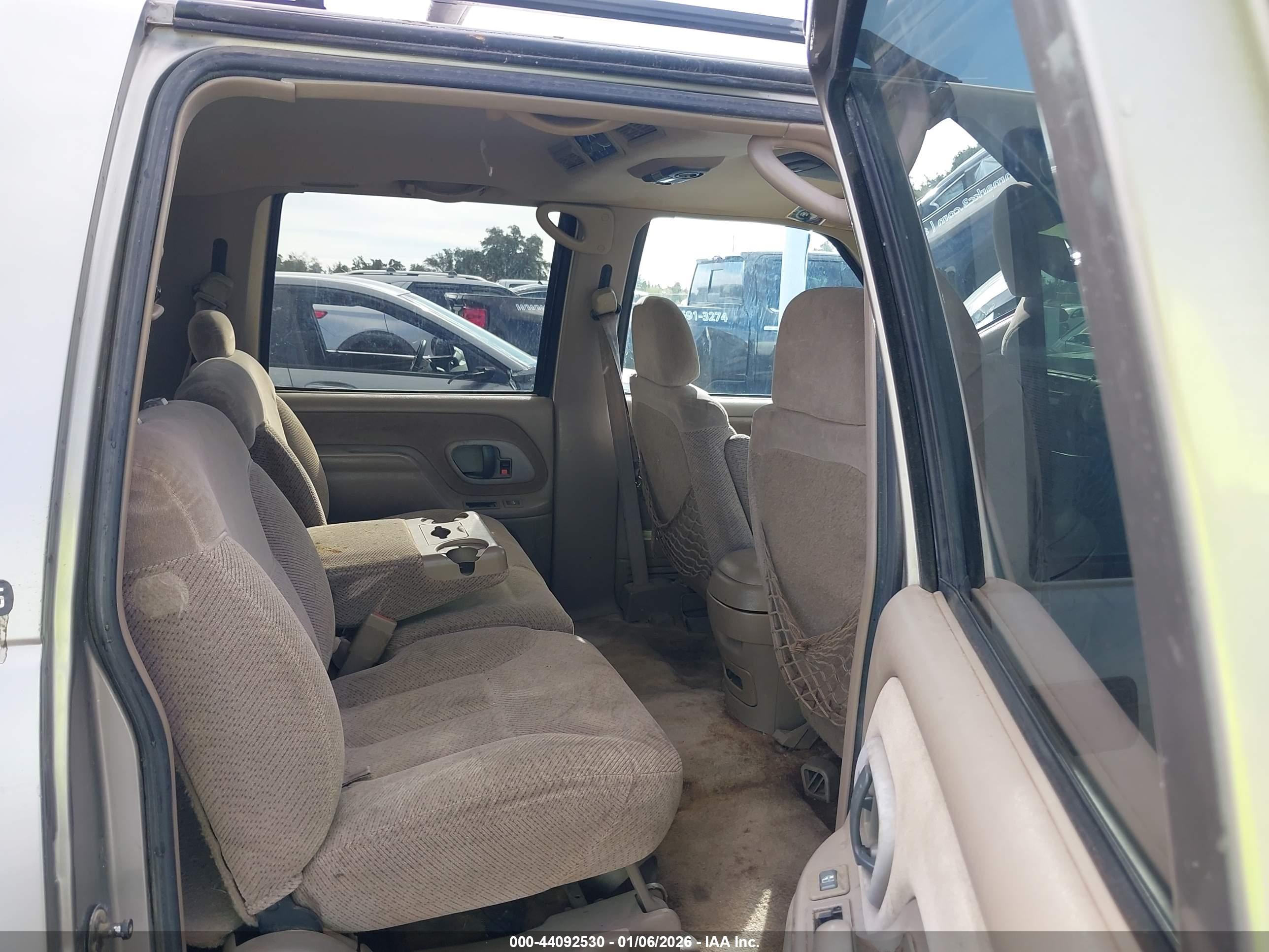 CHEVROLET SUBURBAN image 8