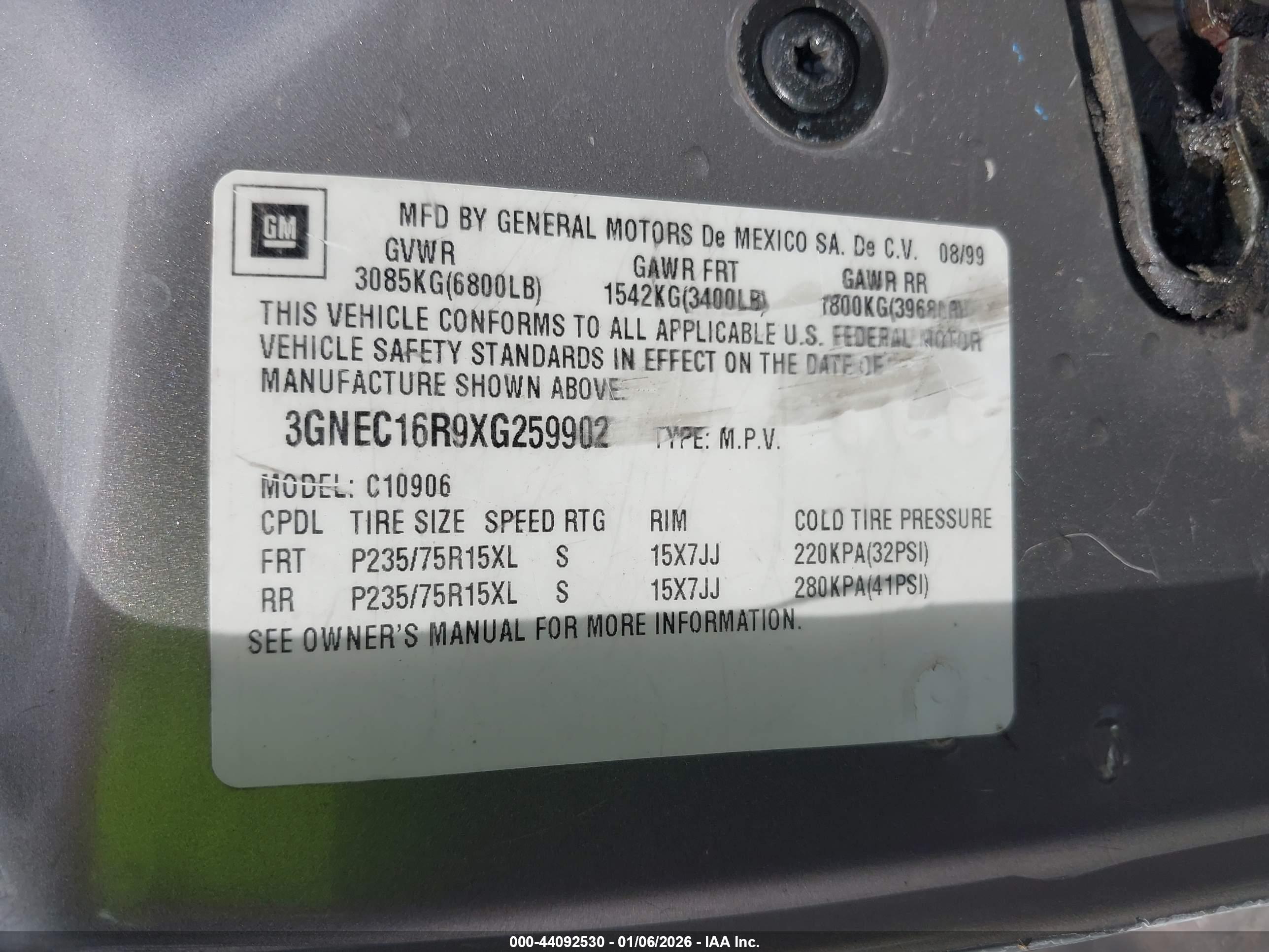 CHEVROLET SUBURBAN image 9