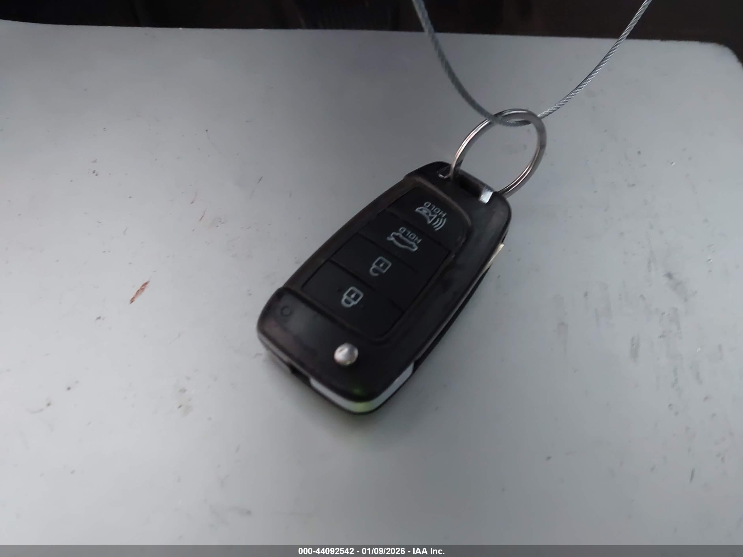 HYUNDAI ELANTRA image 11