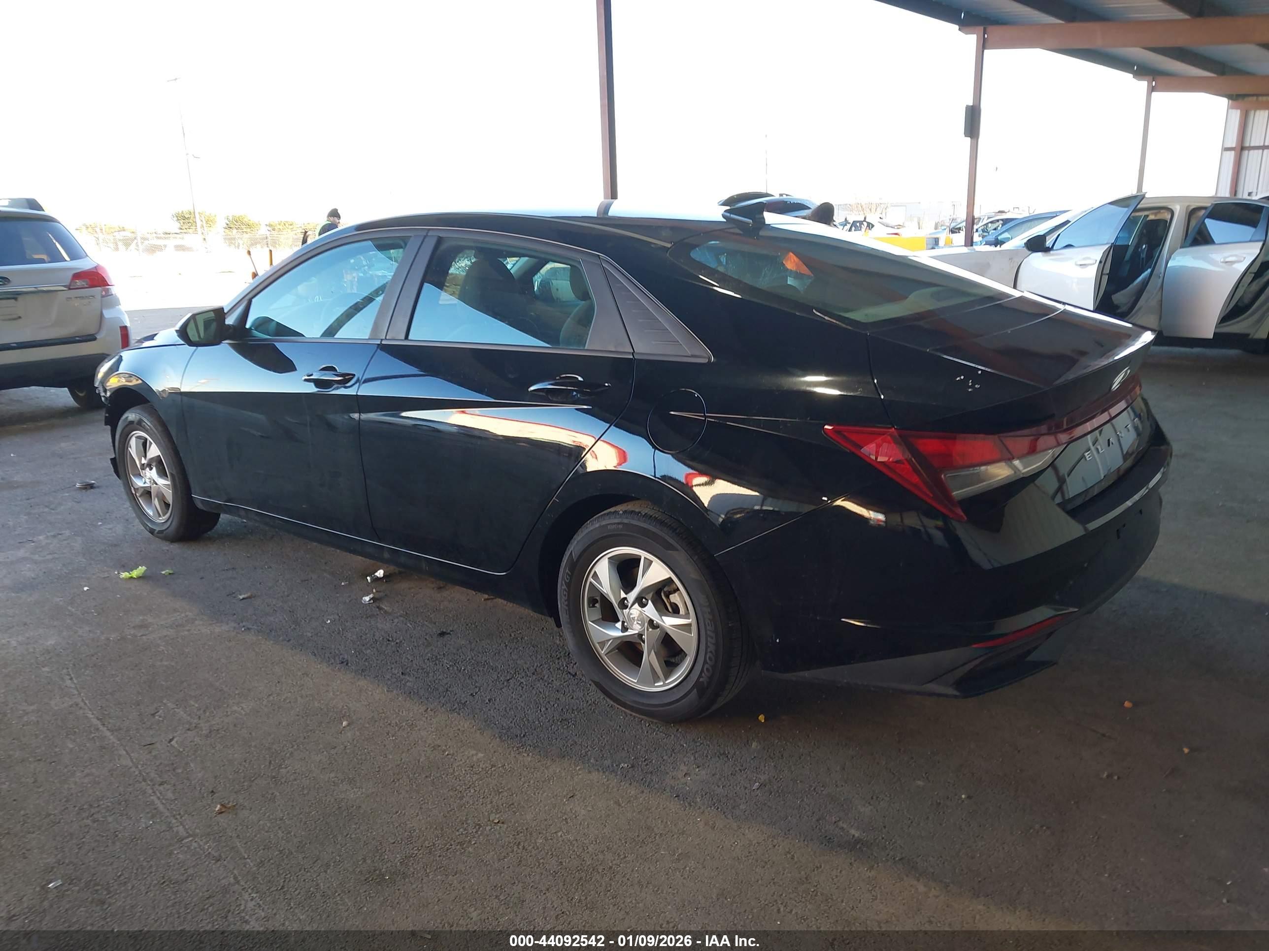 HYUNDAI ELANTRA image 3