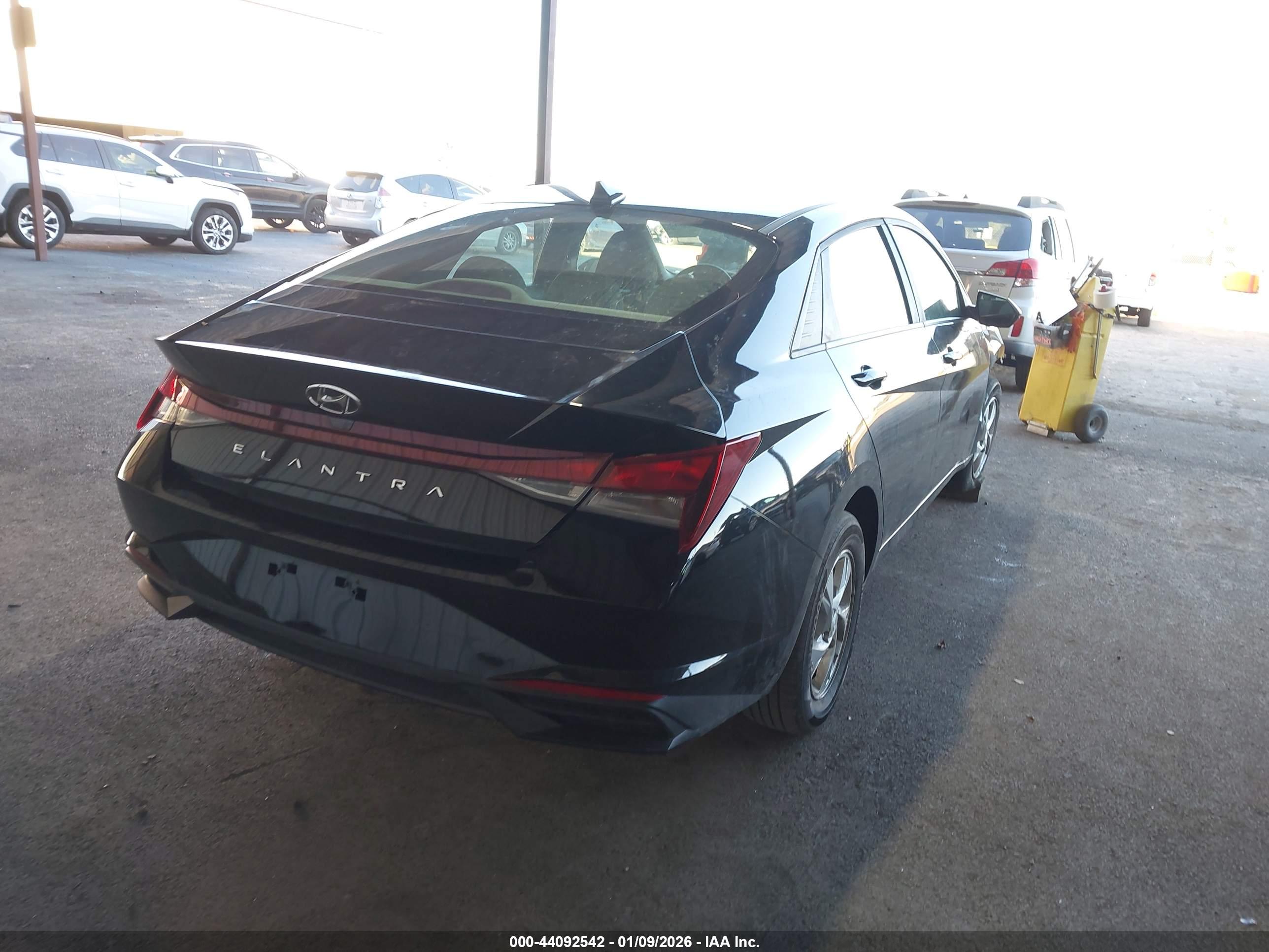 HYUNDAI ELANTRA image 4