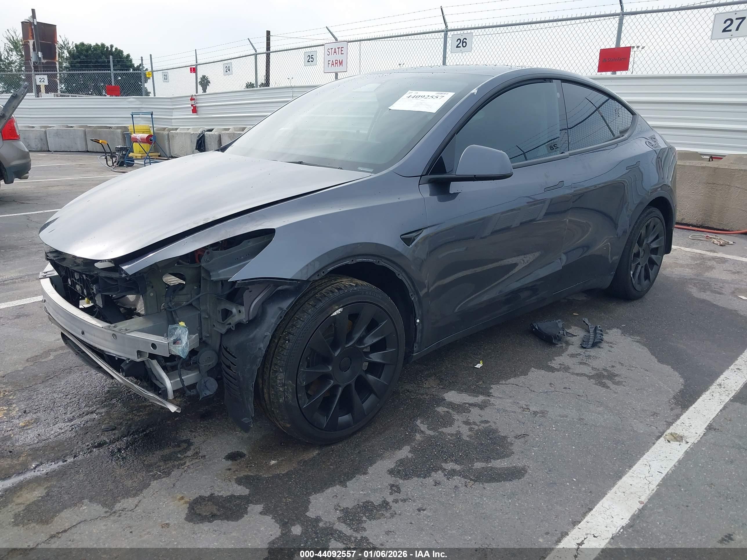 TESLA MODEL image 2