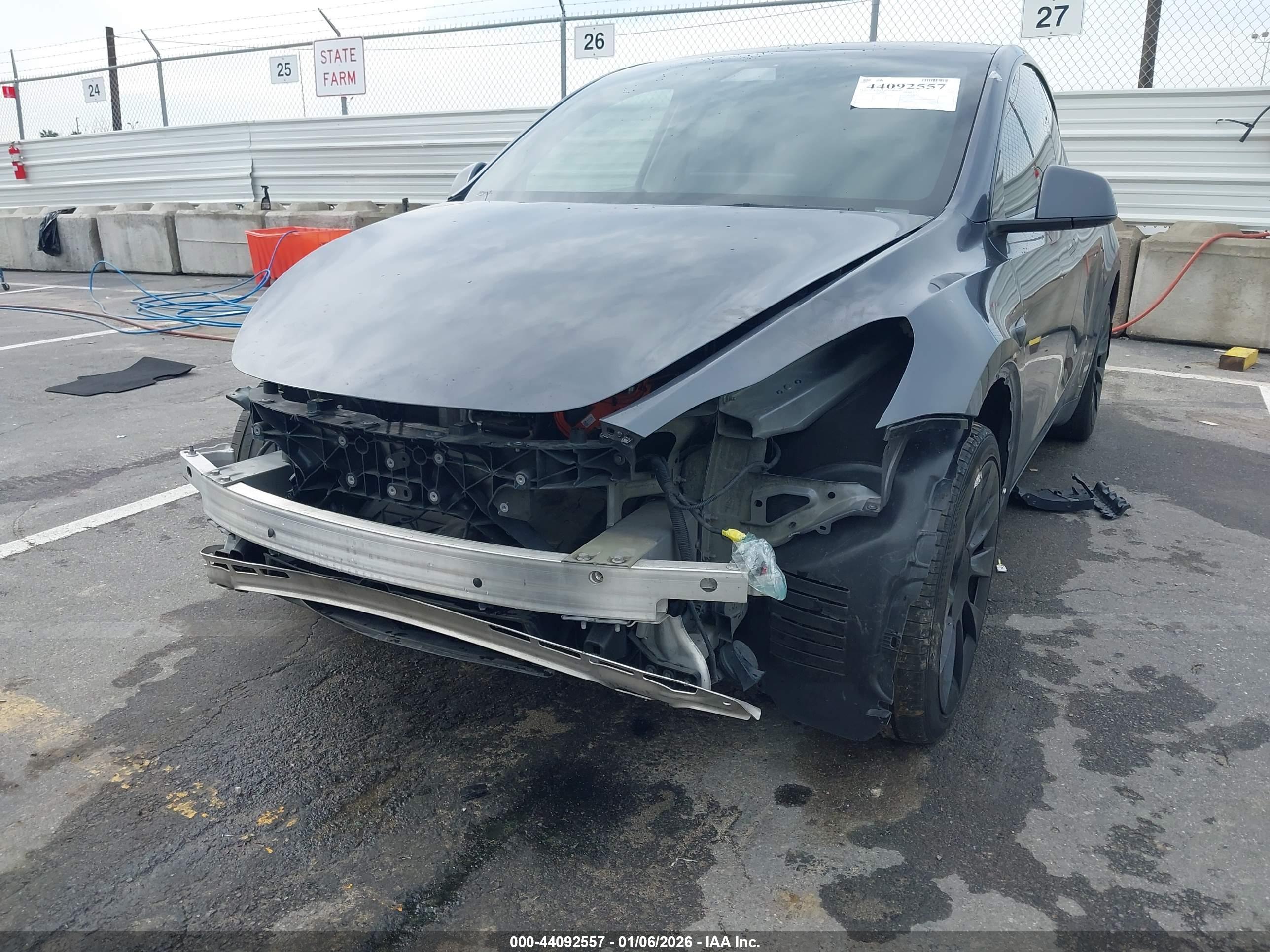 TESLA MODEL image 6