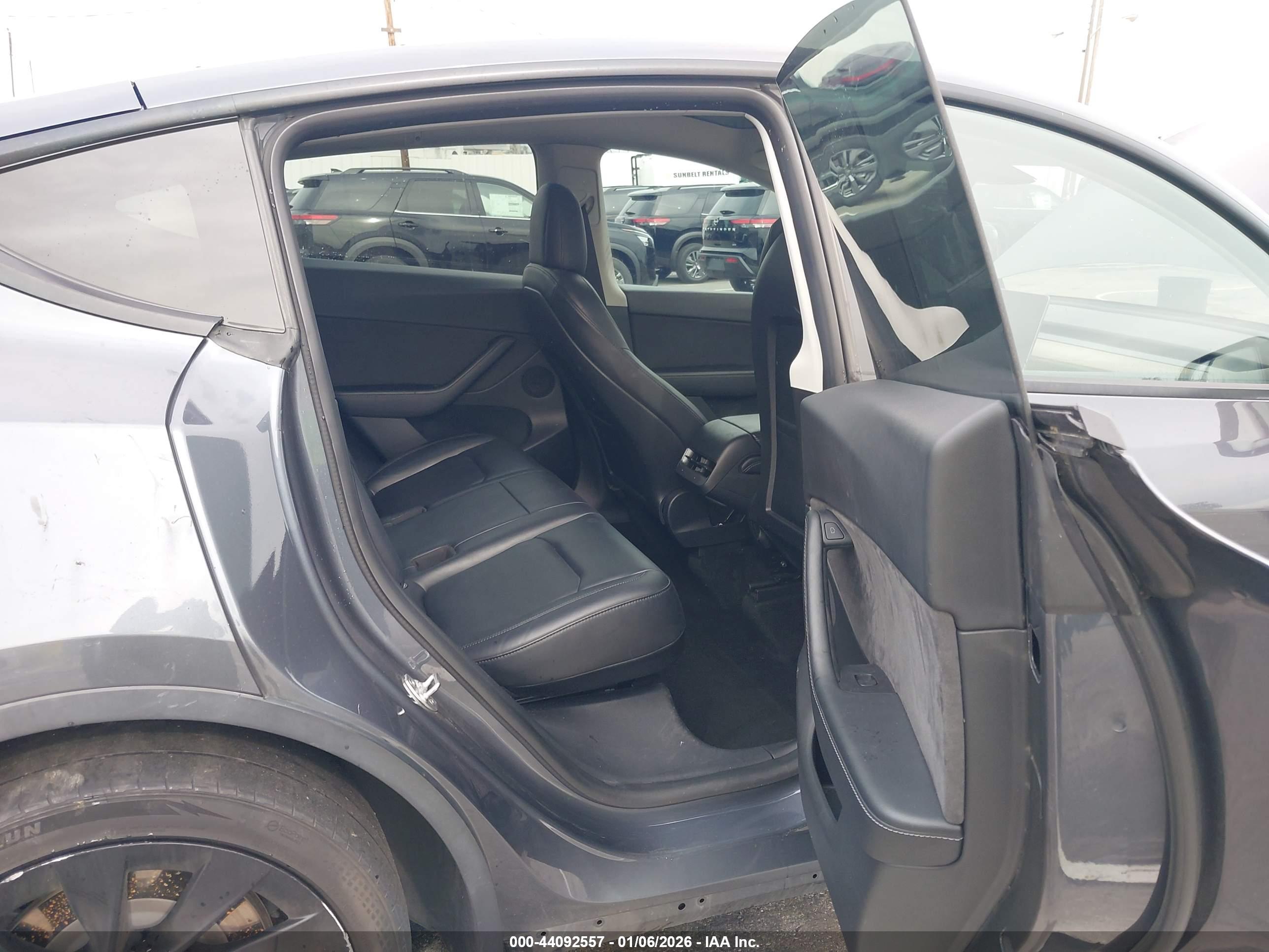 TESLA MODEL image 8