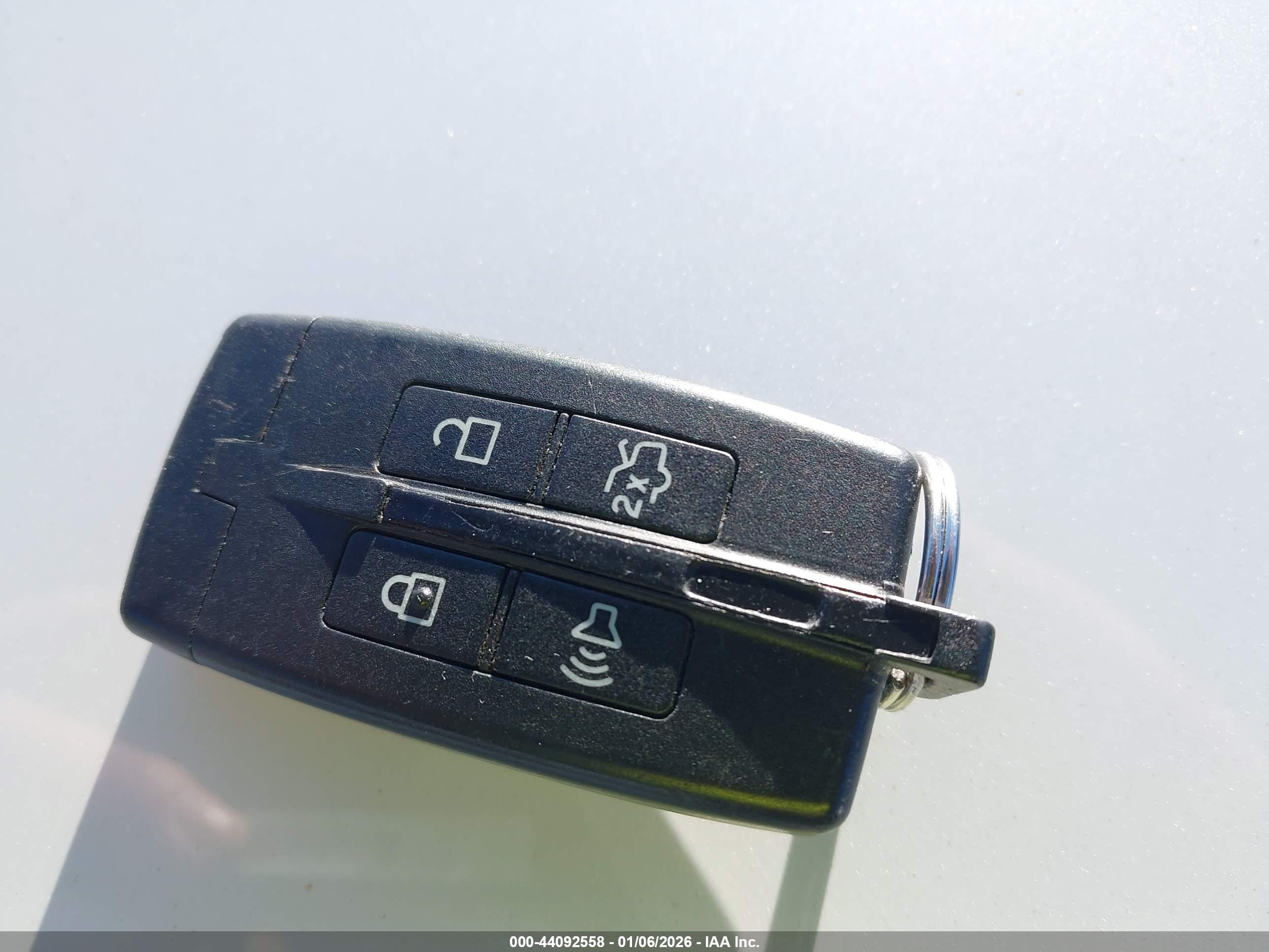 LINCOLN MKT image 11