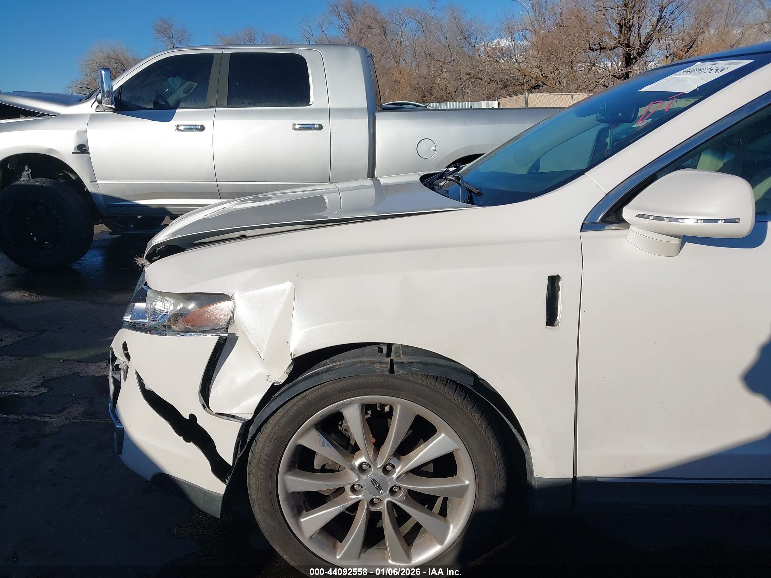 LINCOLN MKT image 6