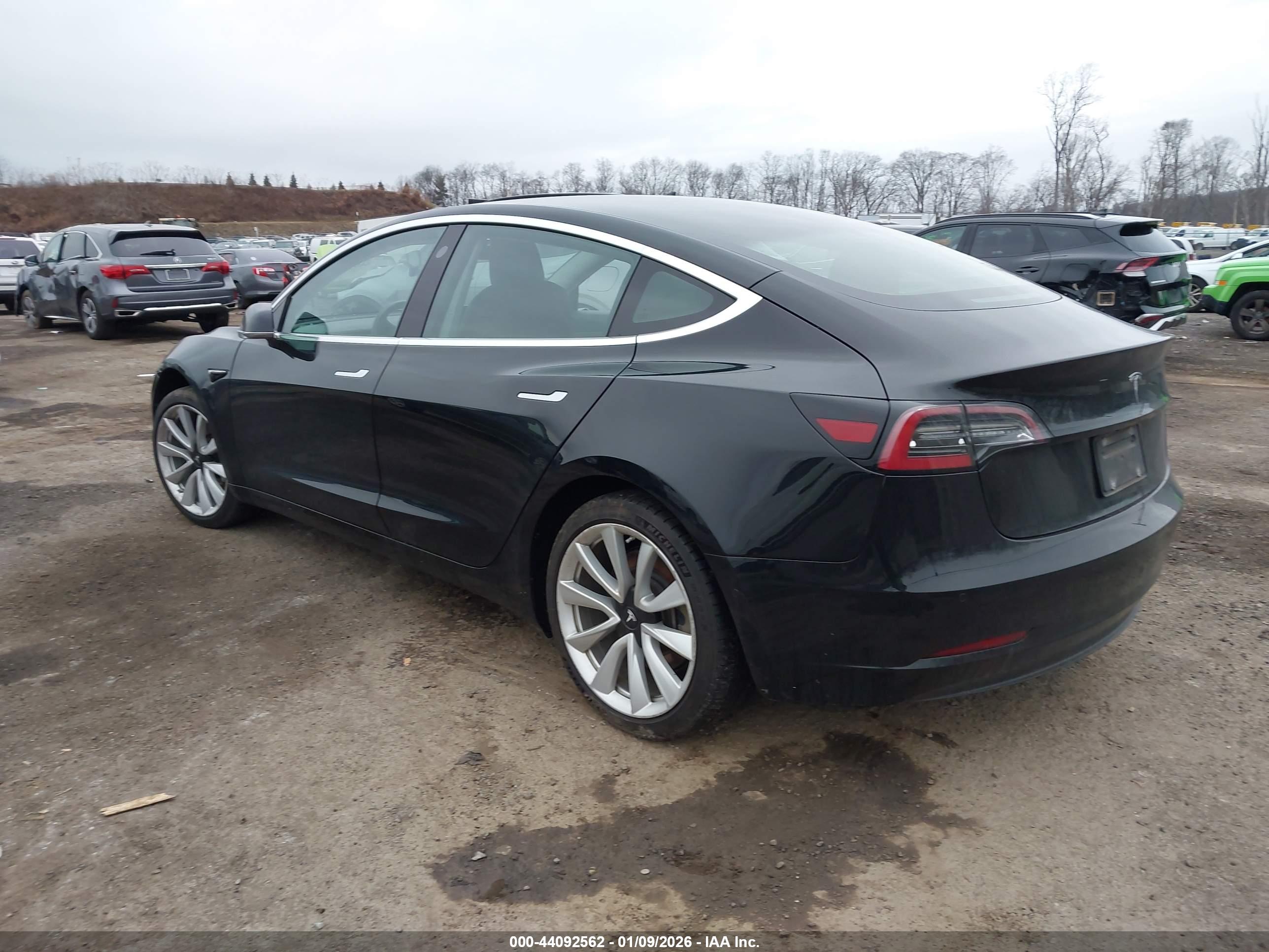 TESLA MODEL image 3