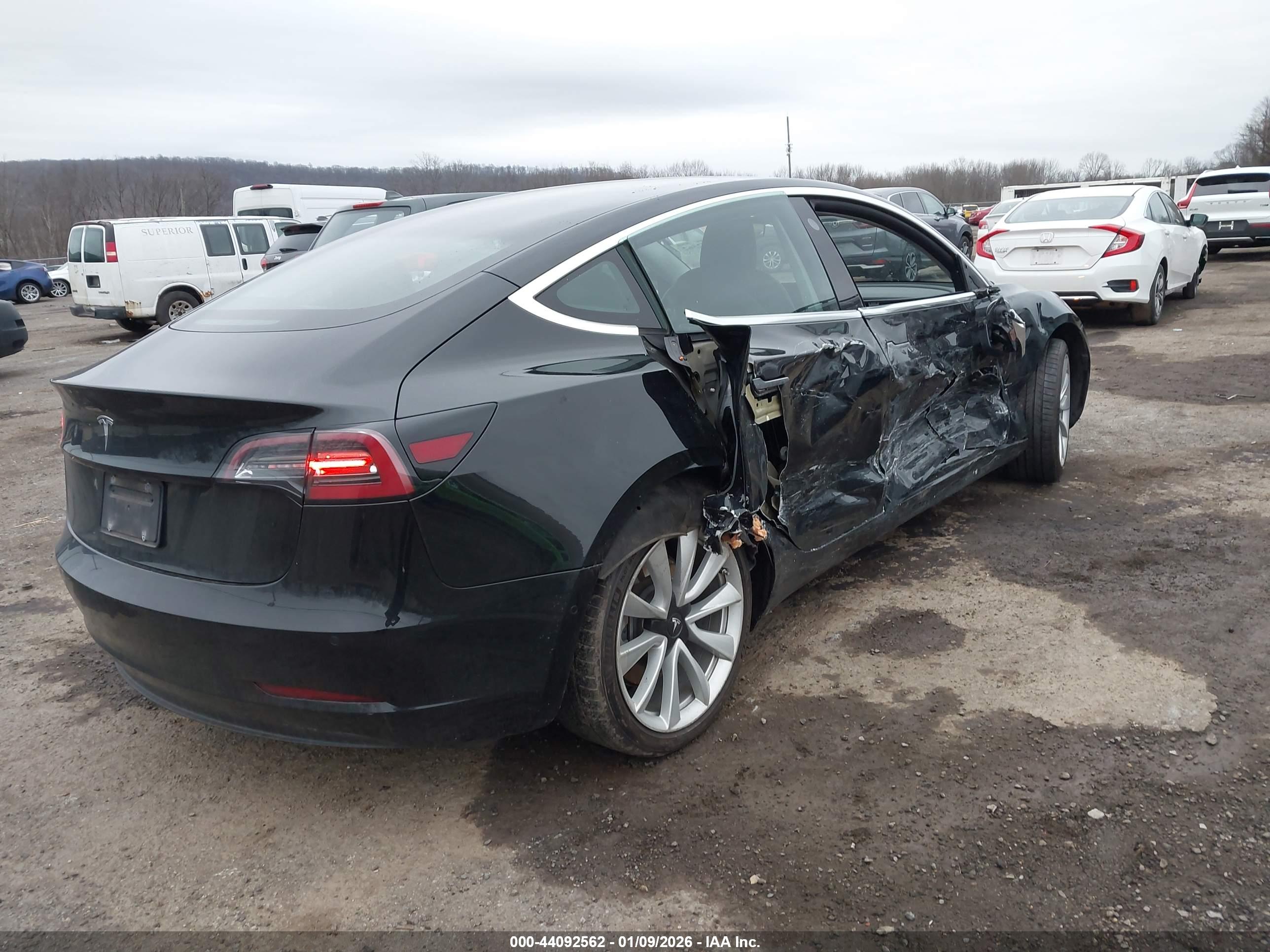 TESLA MODEL image 4
