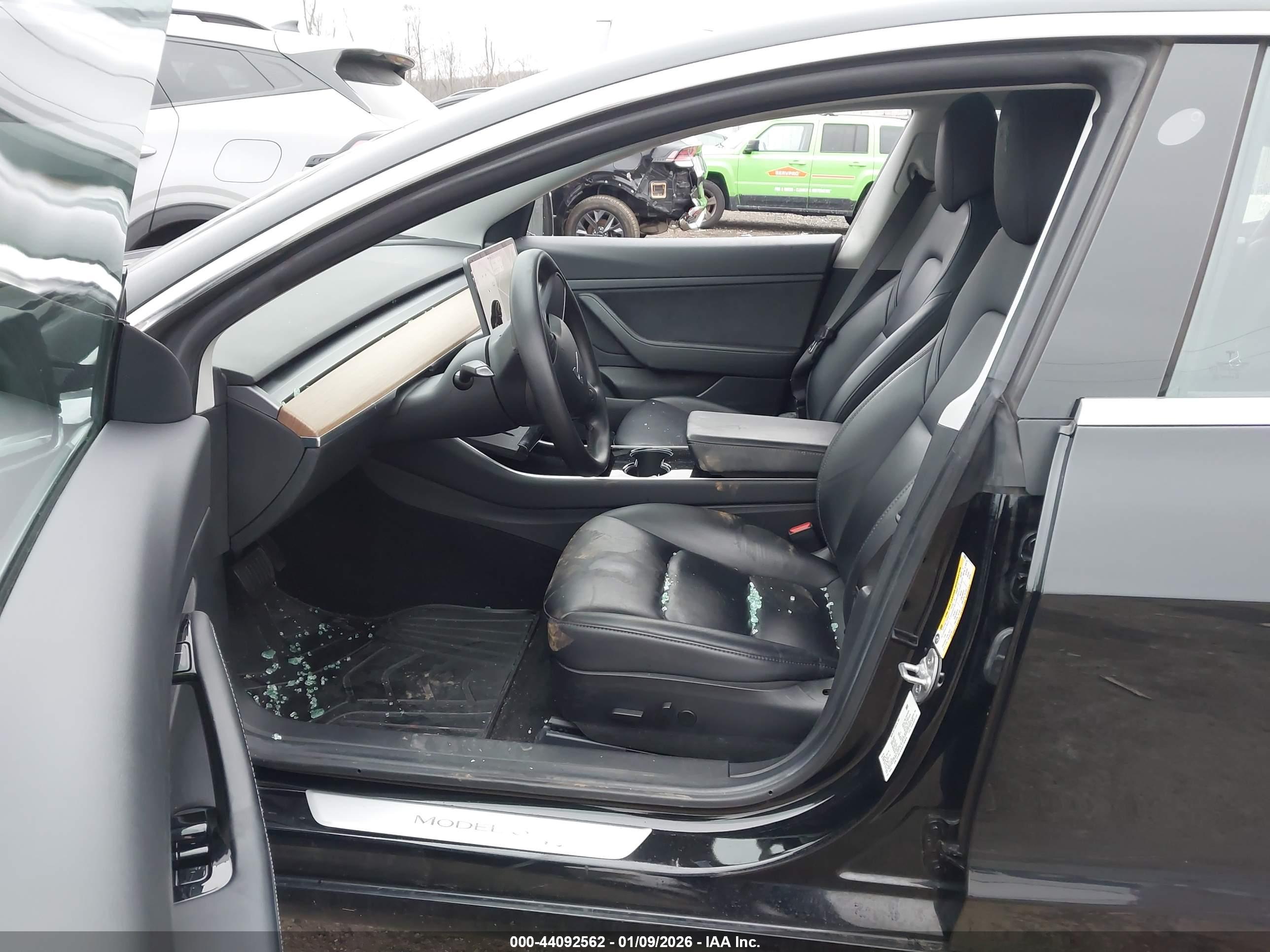 TESLA MODEL image 5